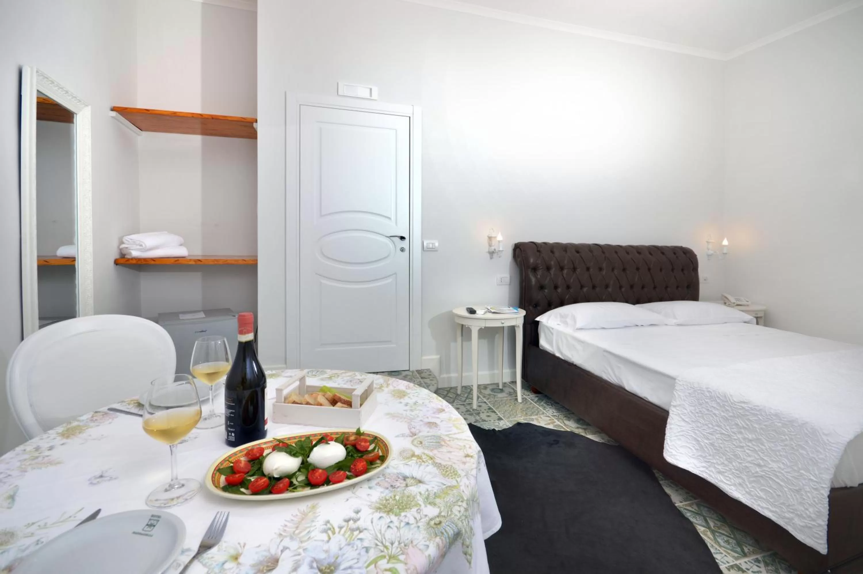 Photo of the whole room, Bed in Barbarella Home