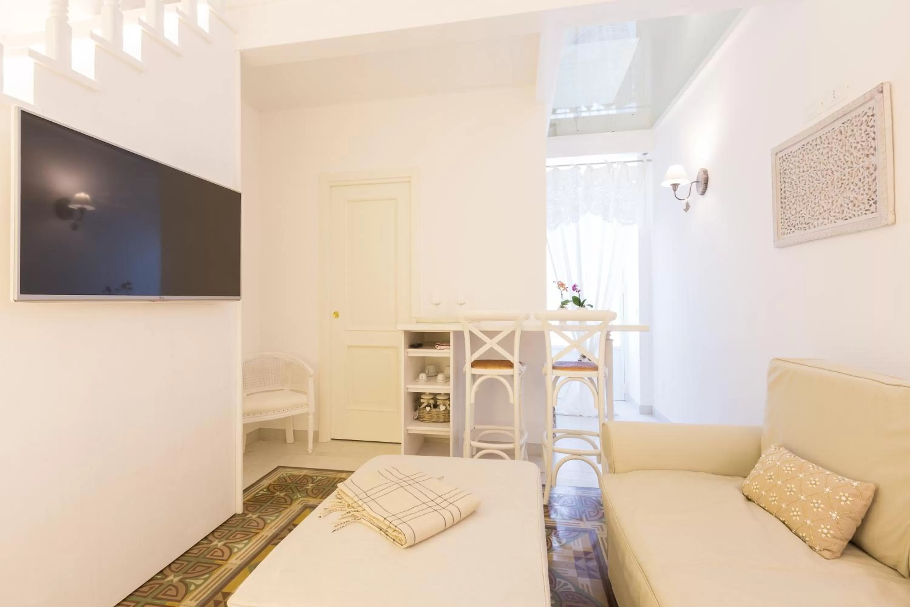 Photo of the whole room, Bed in Suite Le Perle