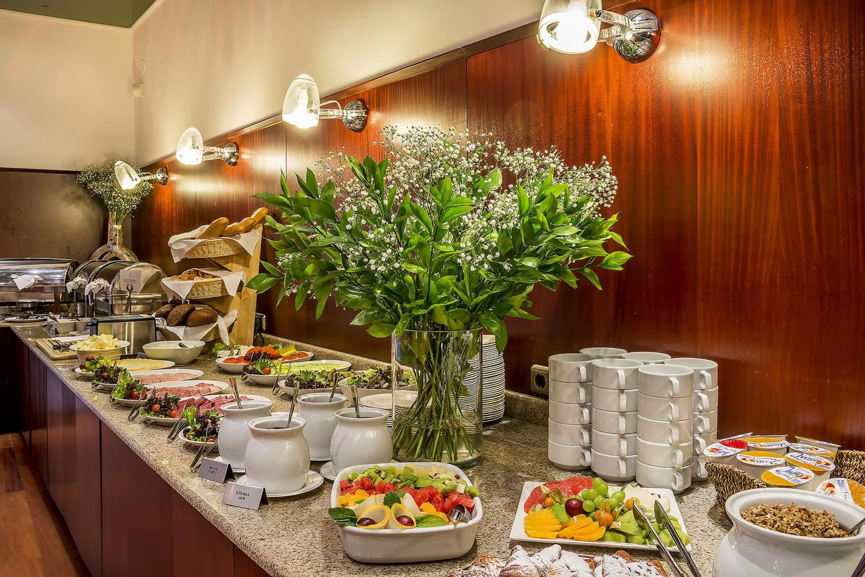 English/Irish breakfast in Grata by Centrum Hotels