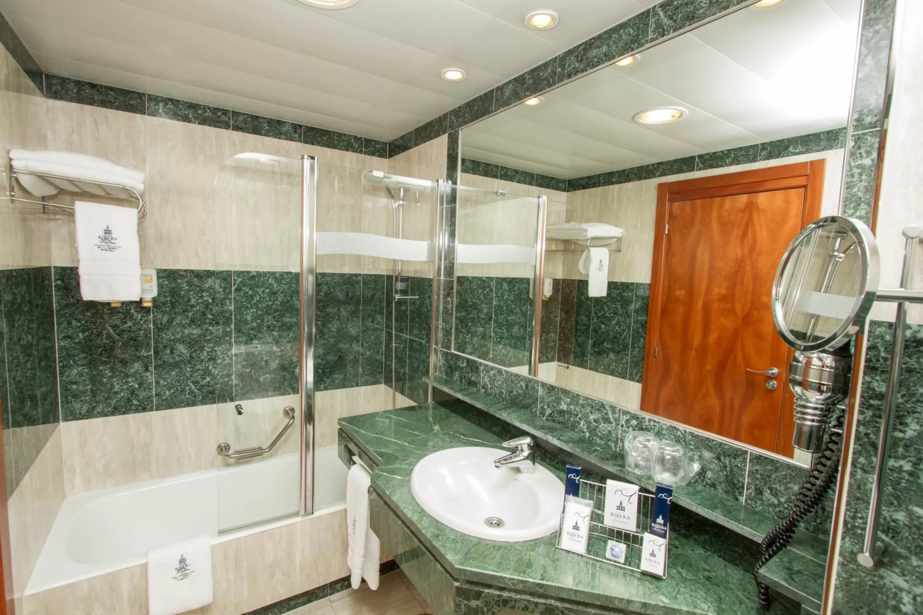 Executive Double or Twin Room With Terrace in Ribera de Triana Hotel