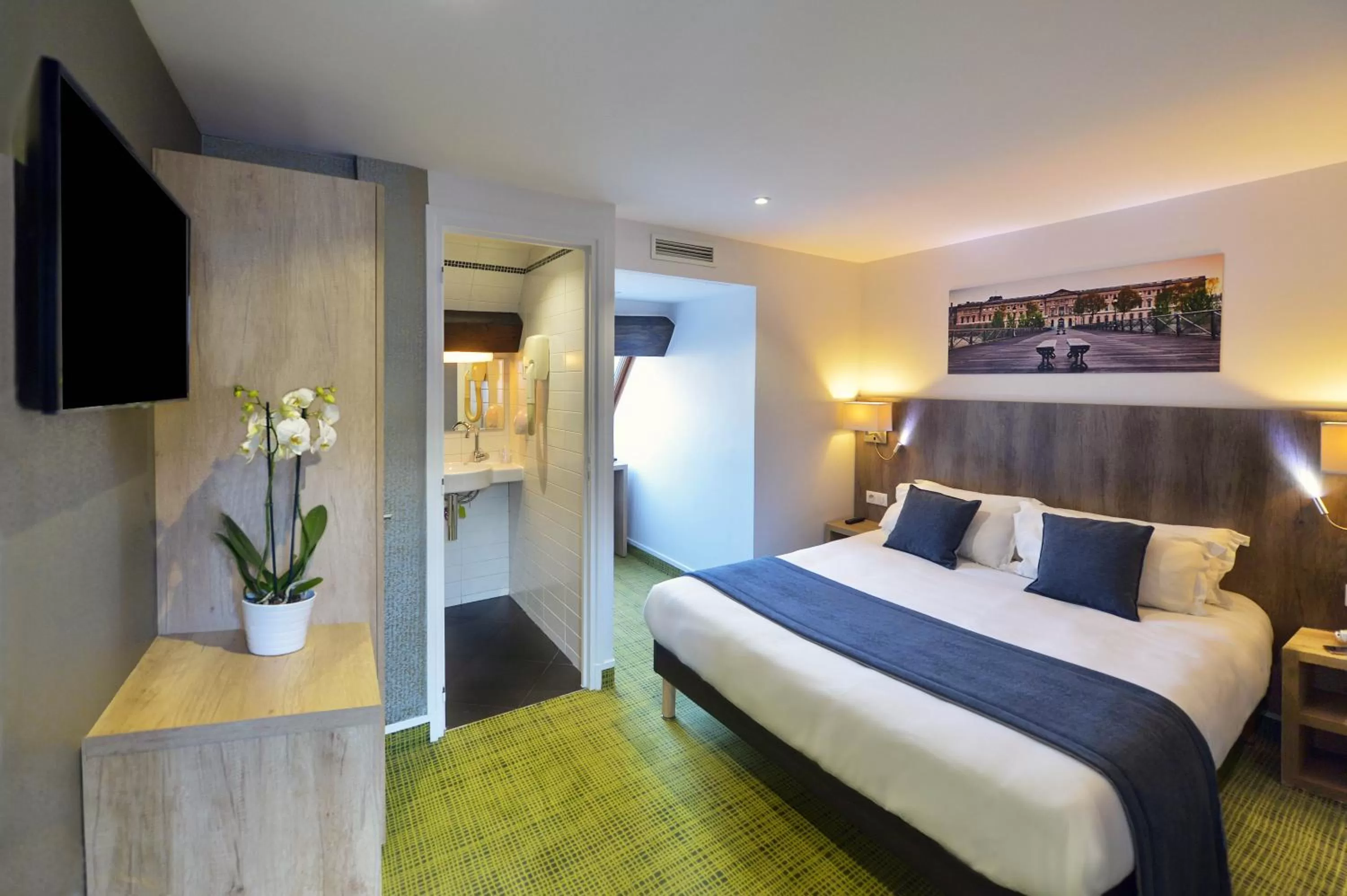 Bedroom, Bed in Hôtel Eugénie