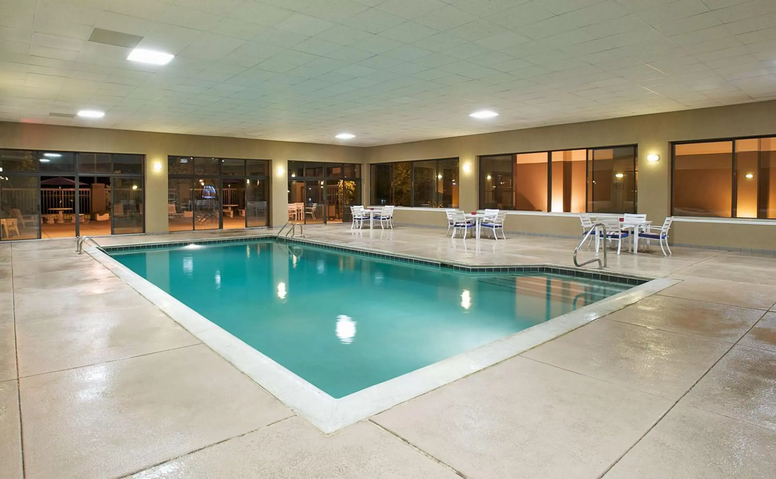 Pool view, Swimming Pool in Hampton Inn Evansville