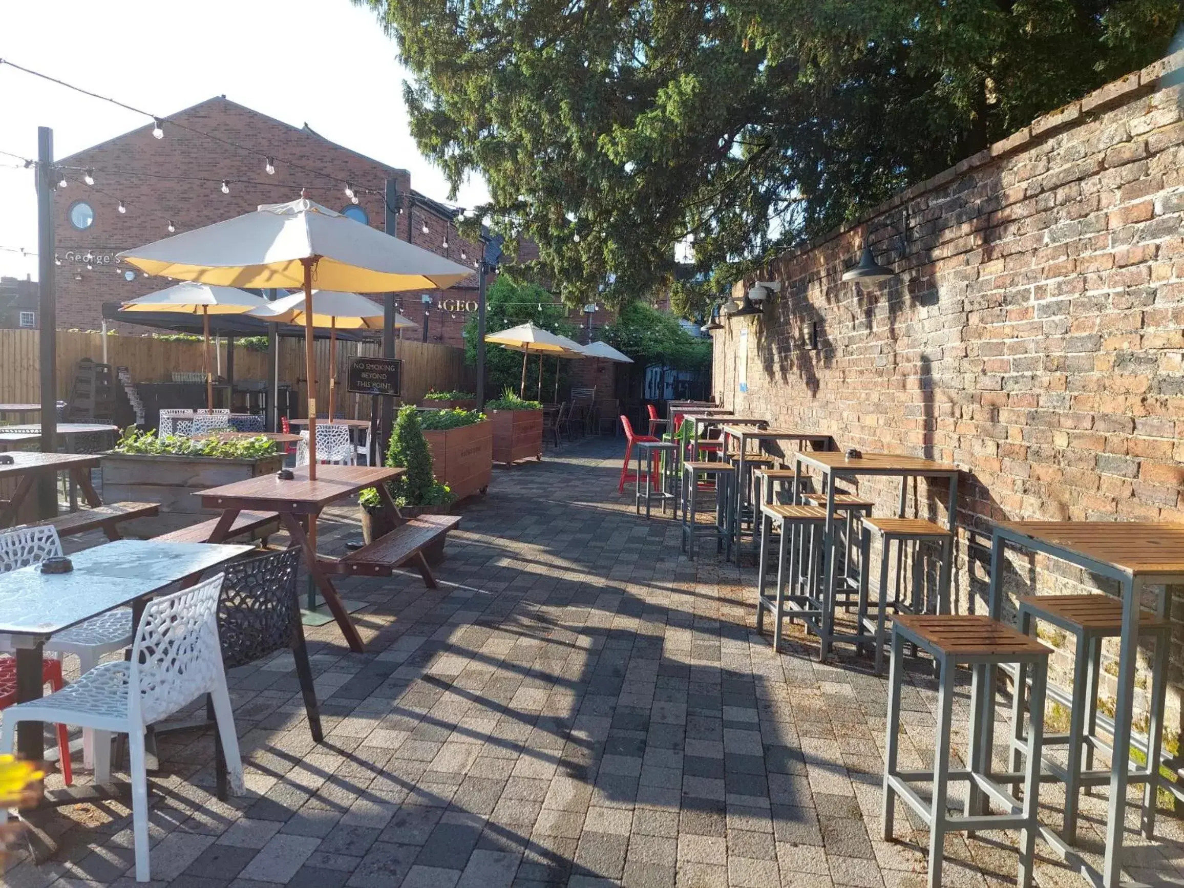 Garden, Restaurant/Places to Eat in George Hotel Wetherspoon