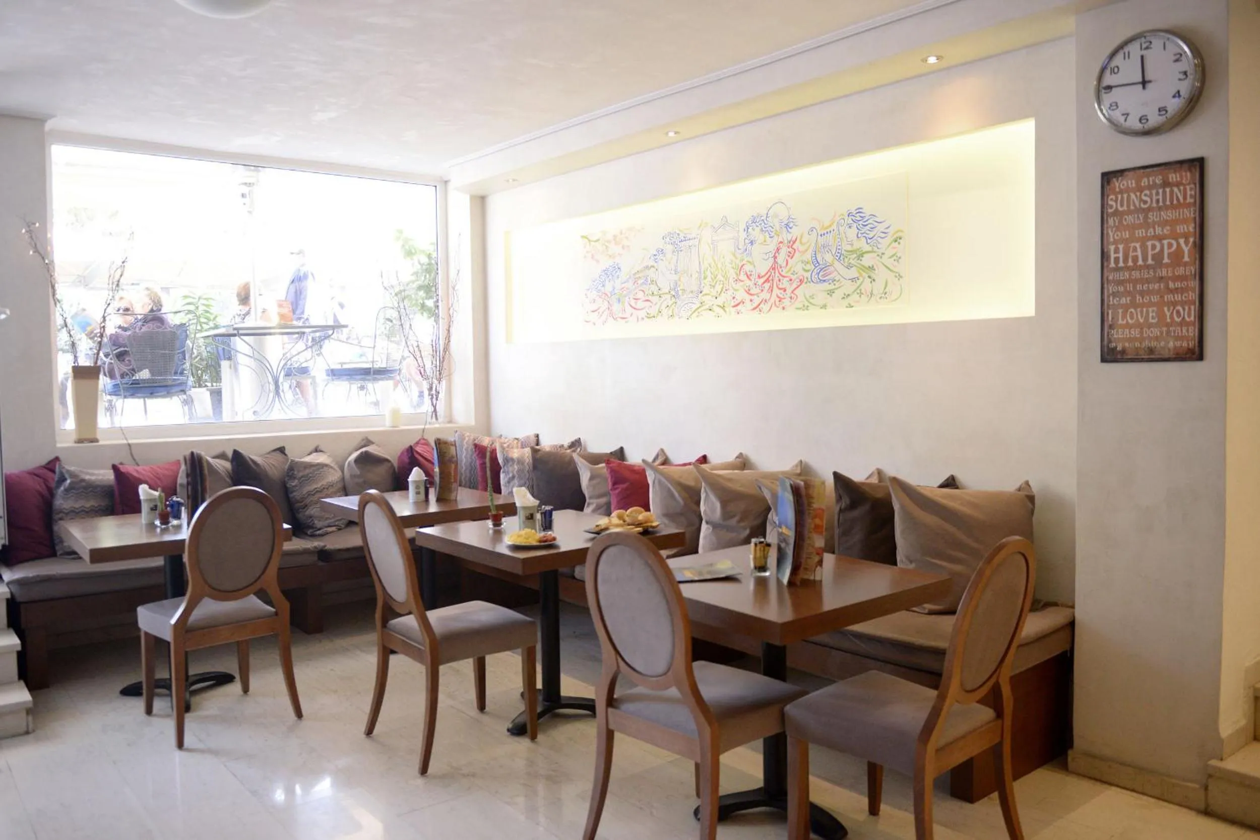 Restaurant/places to eat in Phidias Hotel