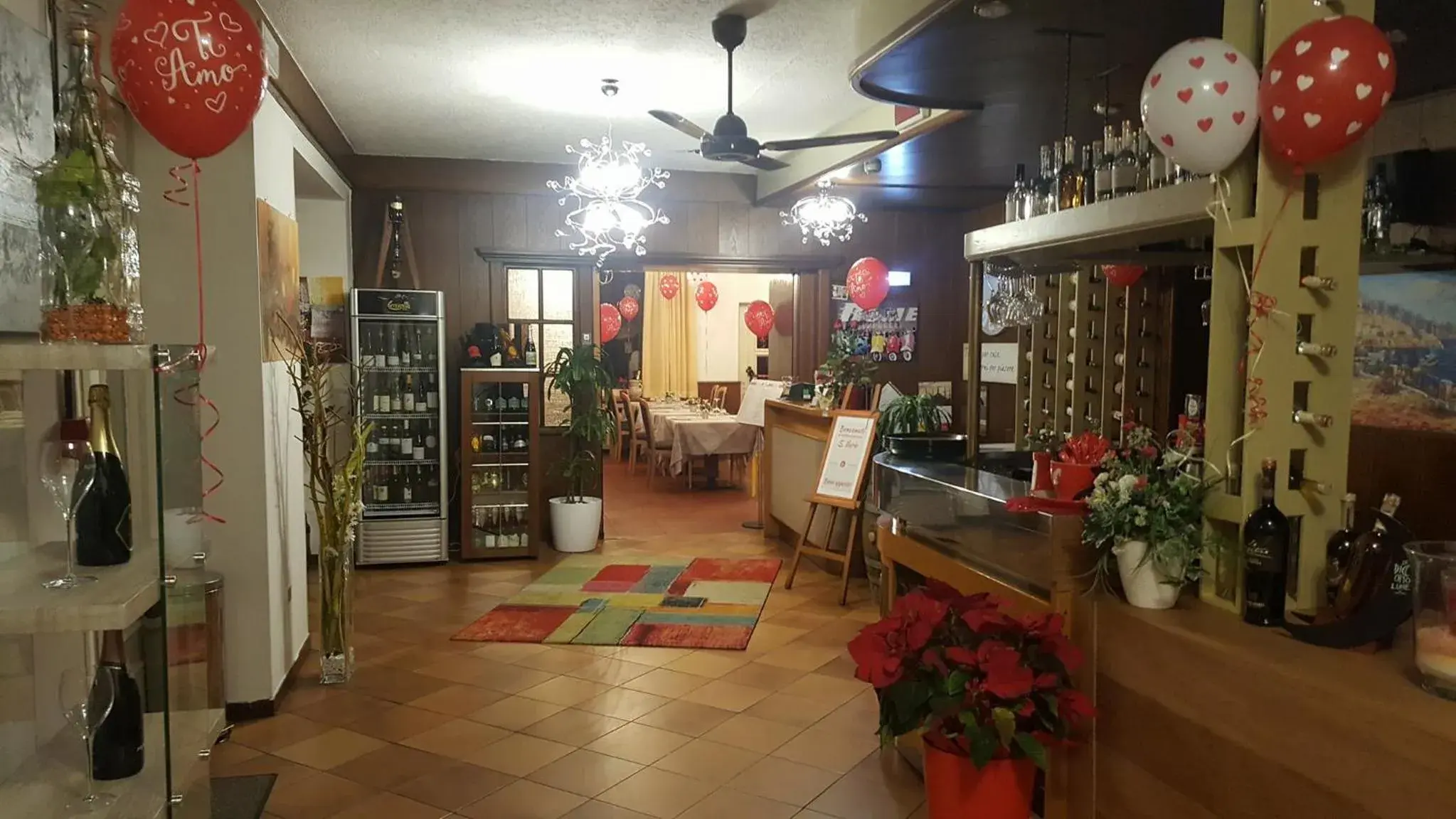 Restaurant/places to eat, Supermarket/Shops in Hotel Sant'Ilario