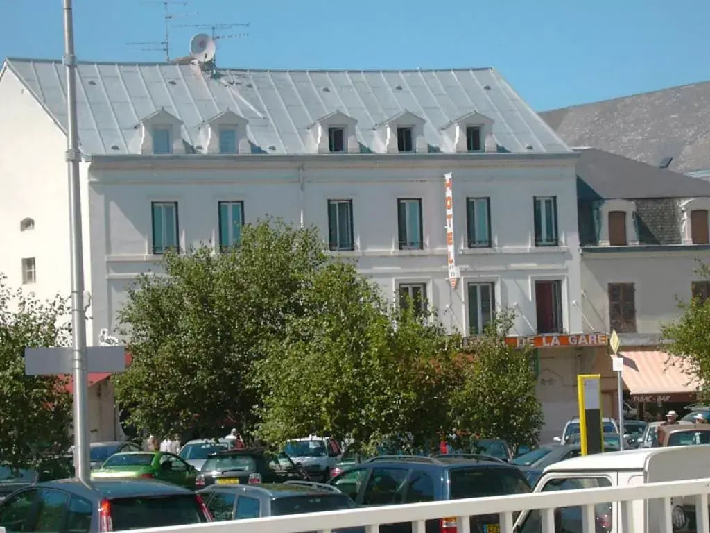 Property Building in Hotel De La Gare