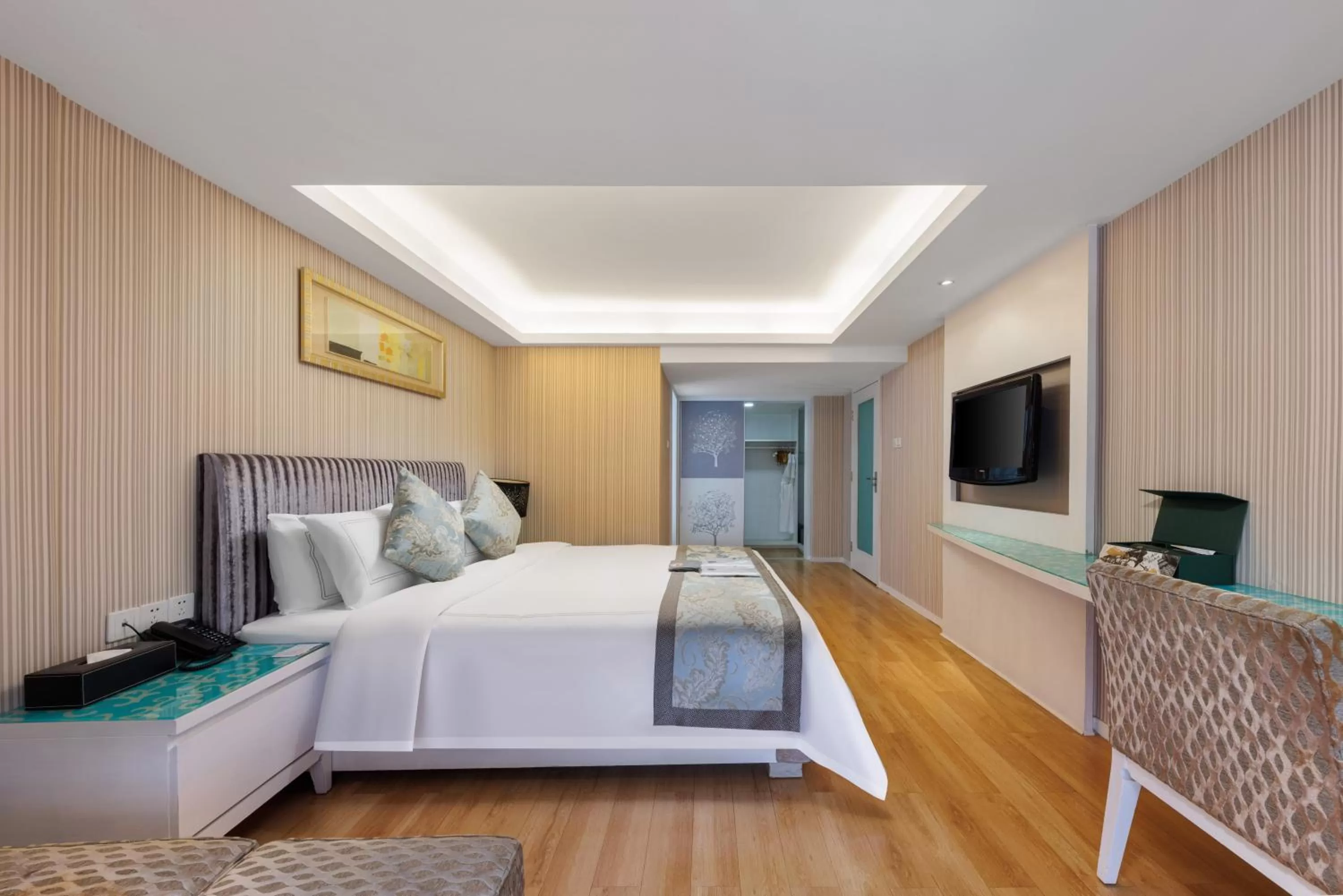 Bedroom, Bed in Sunflower Hotel &Residence, Futian Port Branch