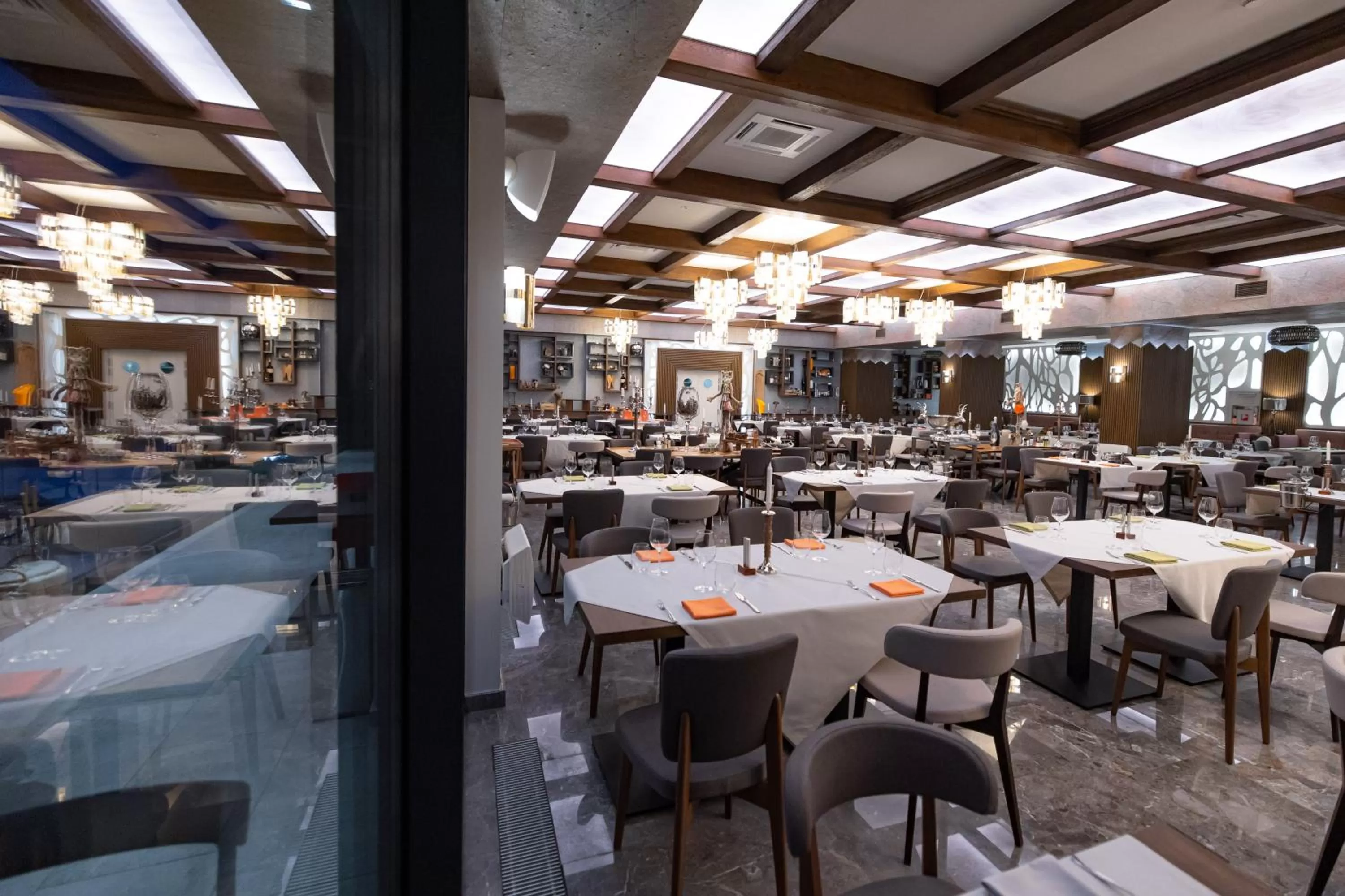 Restaurant/Places to Eat in Hotel Belmont