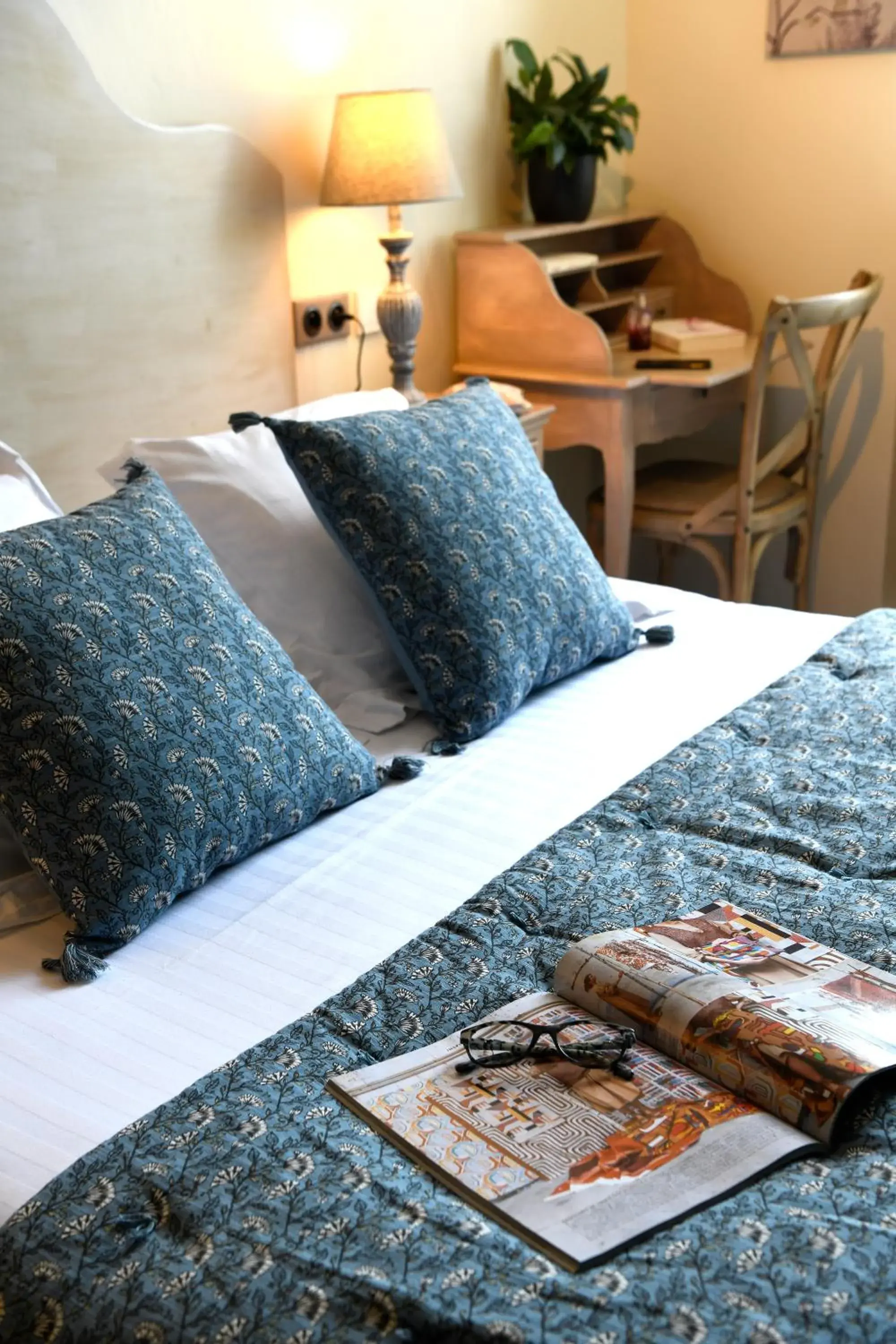 Bed in The Originals Boutique, Hôtel du Parc, Cavaillon (Inter-Hotel)