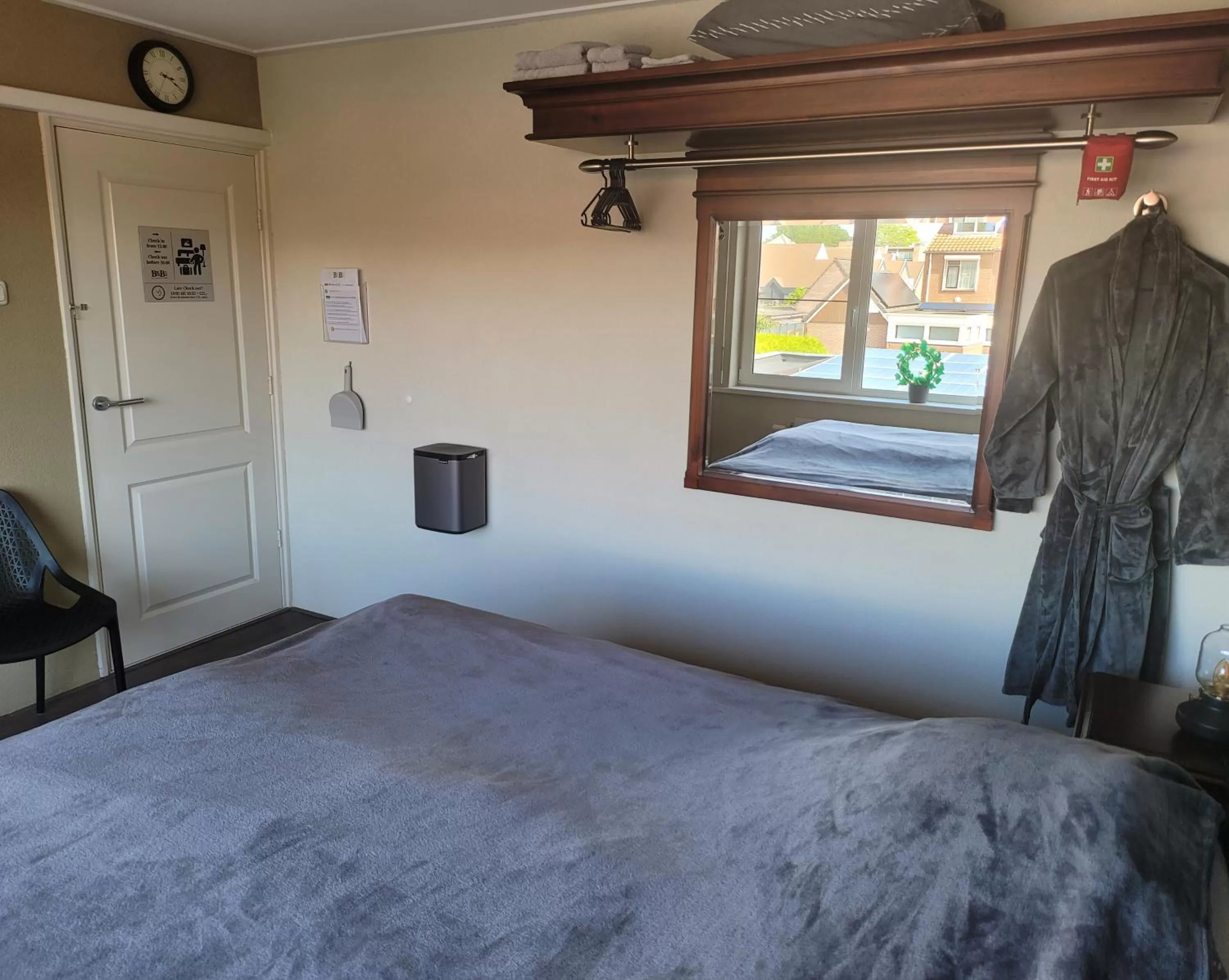 Photo of the whole room, Bed in Bed & Budget123