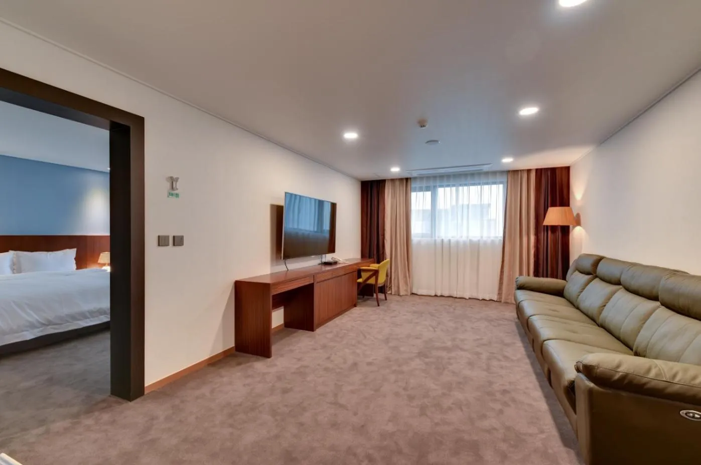 Living room, Bed in Sea Moon Tourist Hotel