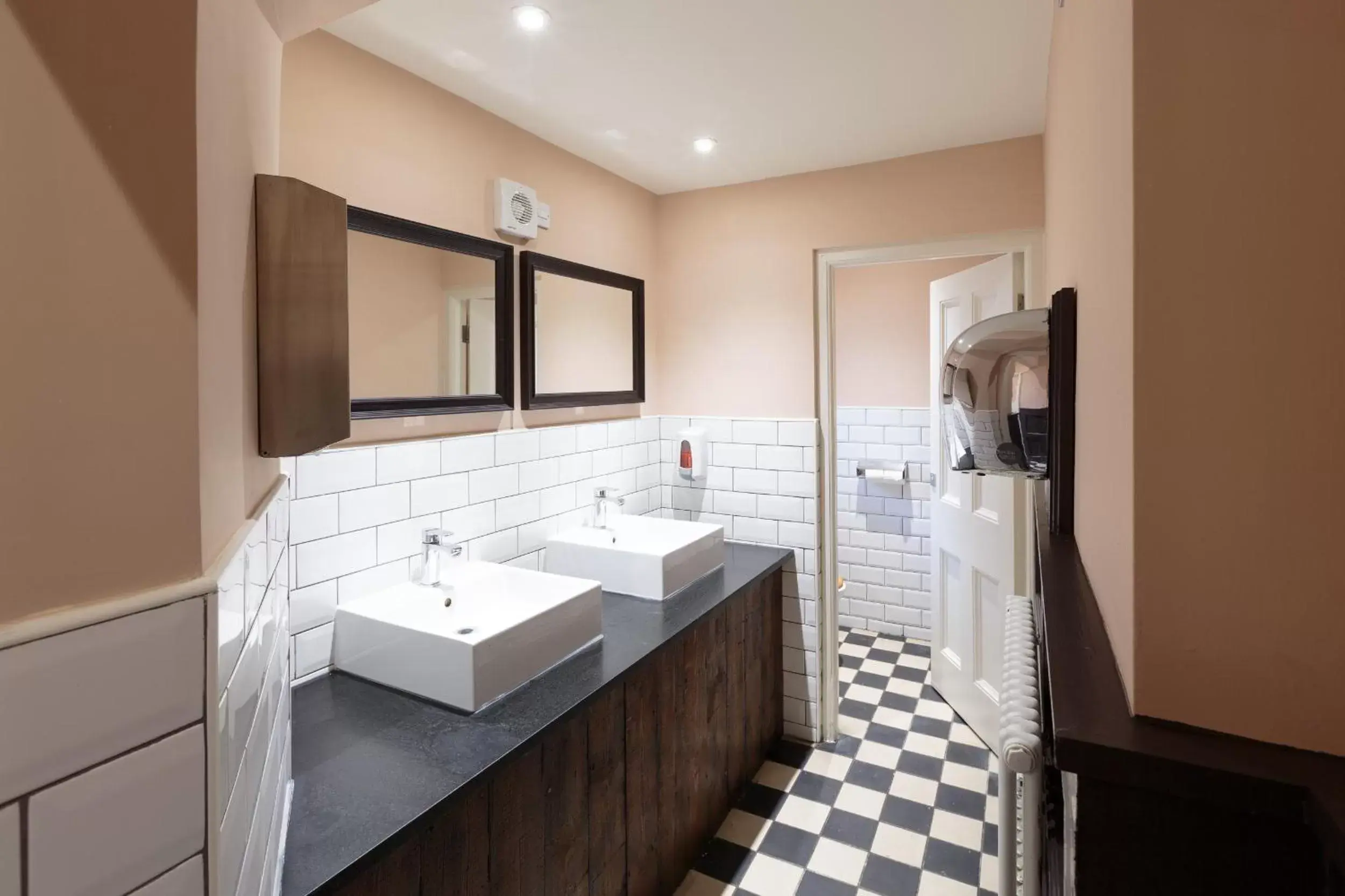 Bathroom in The Crabtree Inn