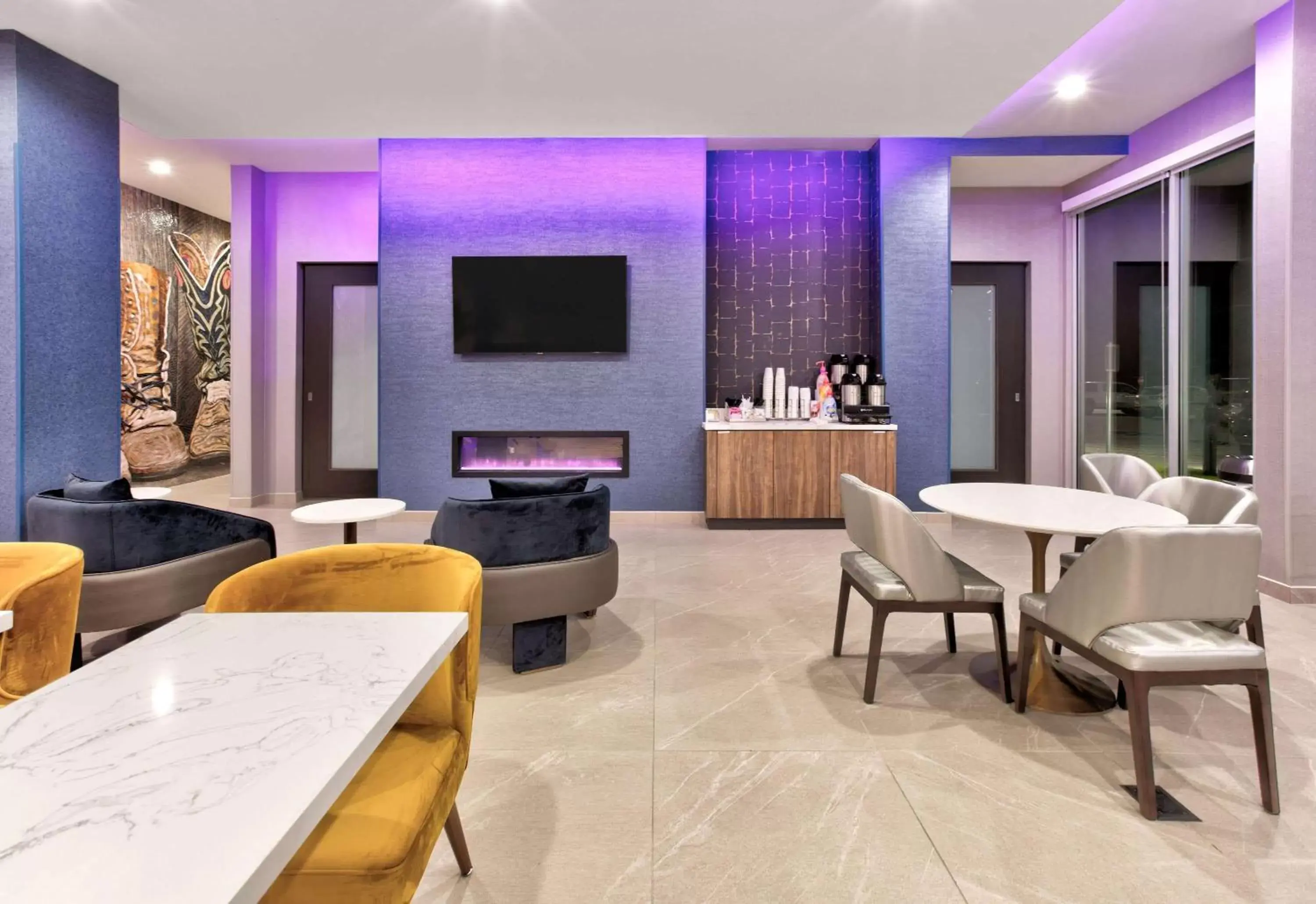 Lobby or reception, Lounge/Bar in La Quinta Inn & Suites by Wyndham Terrell