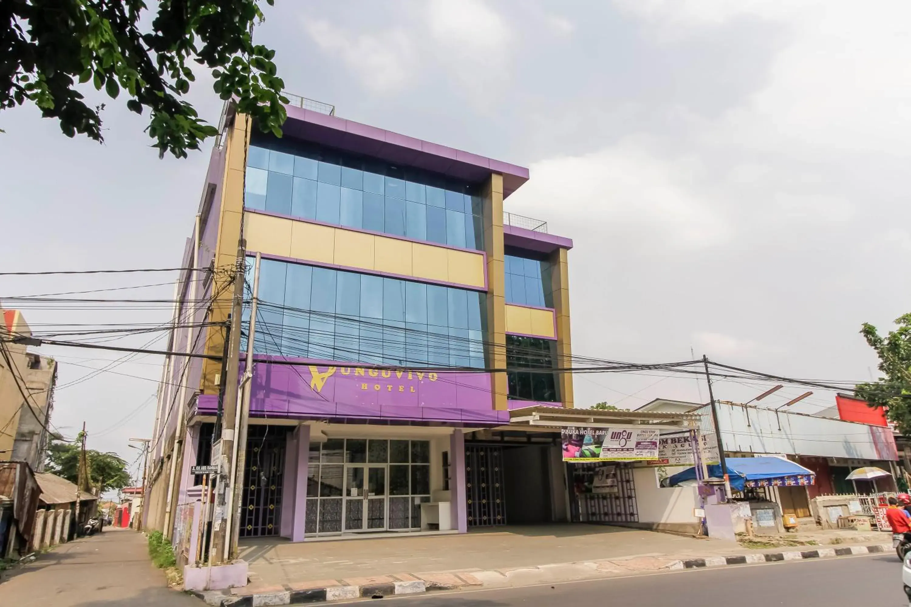 Property Building in RedDoorz Plus near Stasiun Bekasi