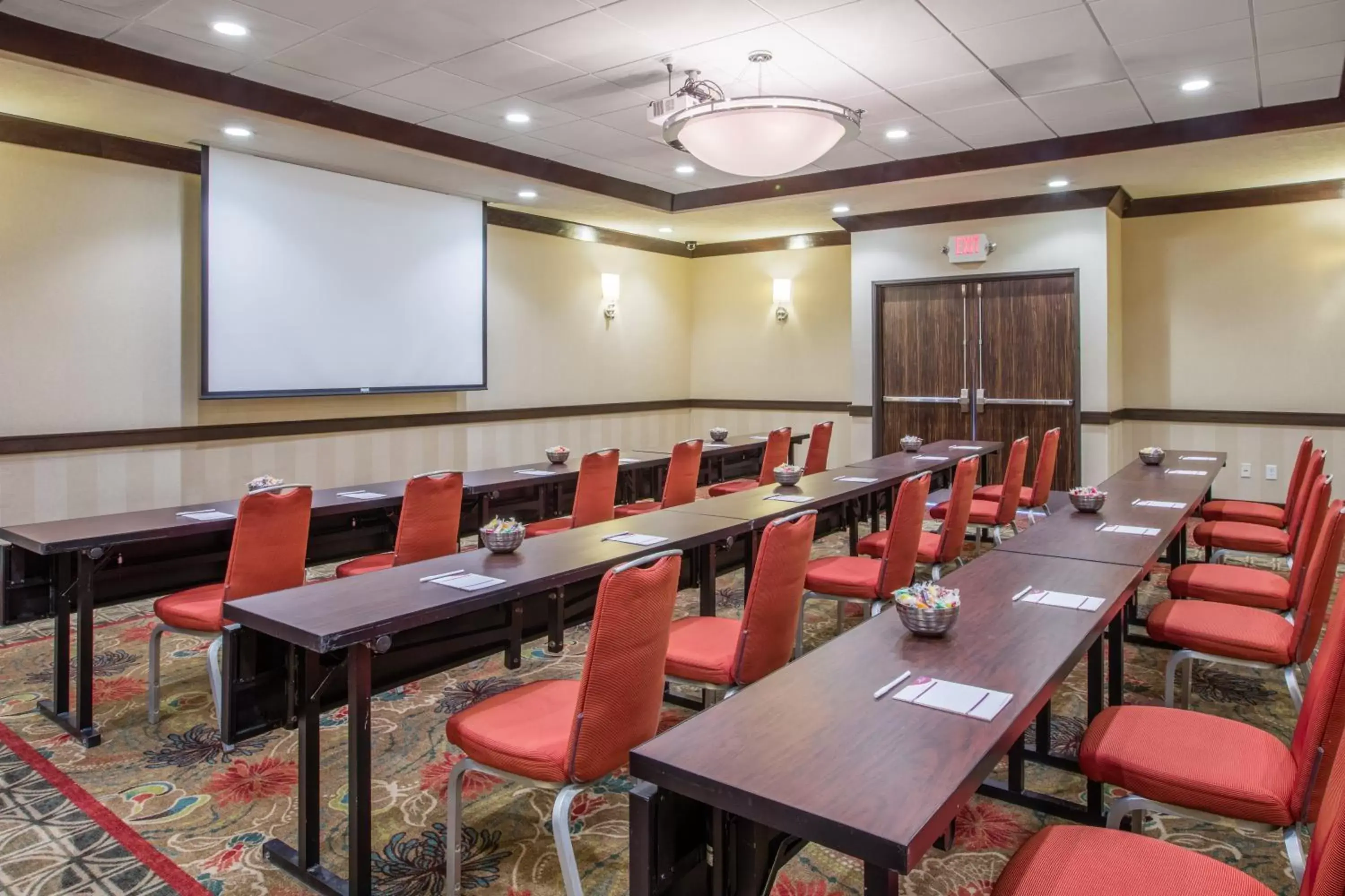 Meeting/conference room in Crowne Plaza Anchorage-Midtown, an IHG Hotel