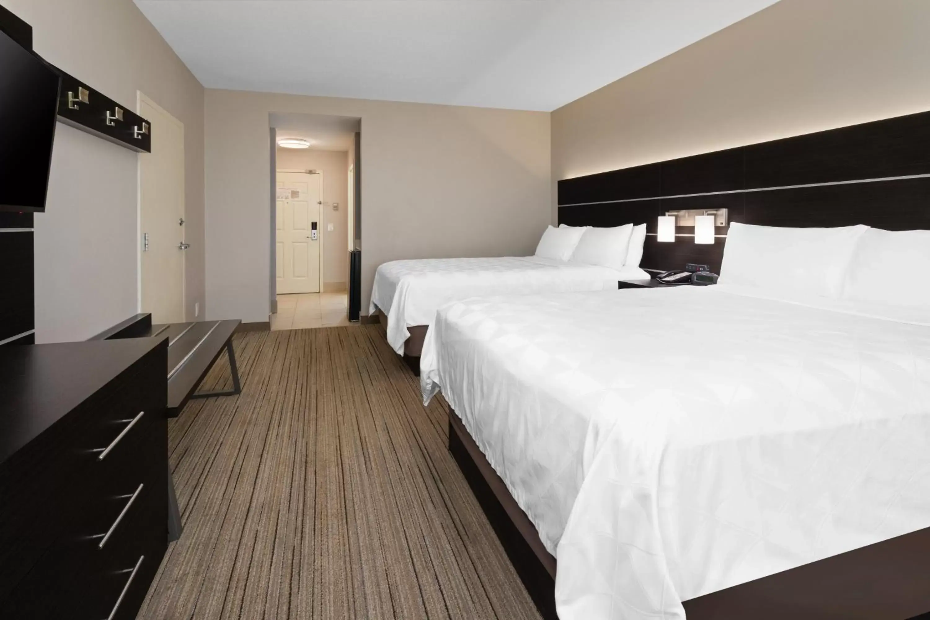 Photo of the whole room, Bed in Holiday Inn Express Hotel & Suites Lake Placid, an IHG Hotel