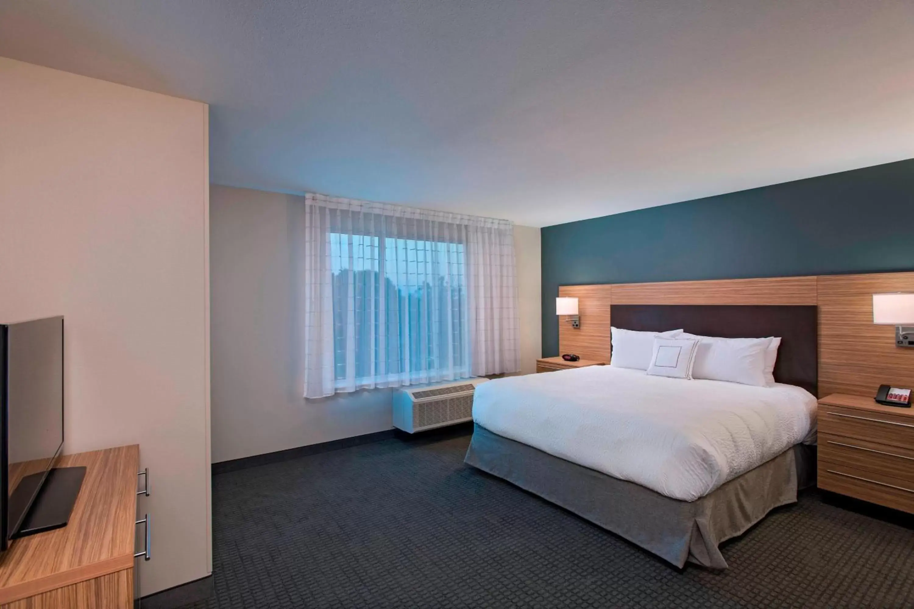 Bedroom, Bed in TownePlace Suites by Marriott Lakeland