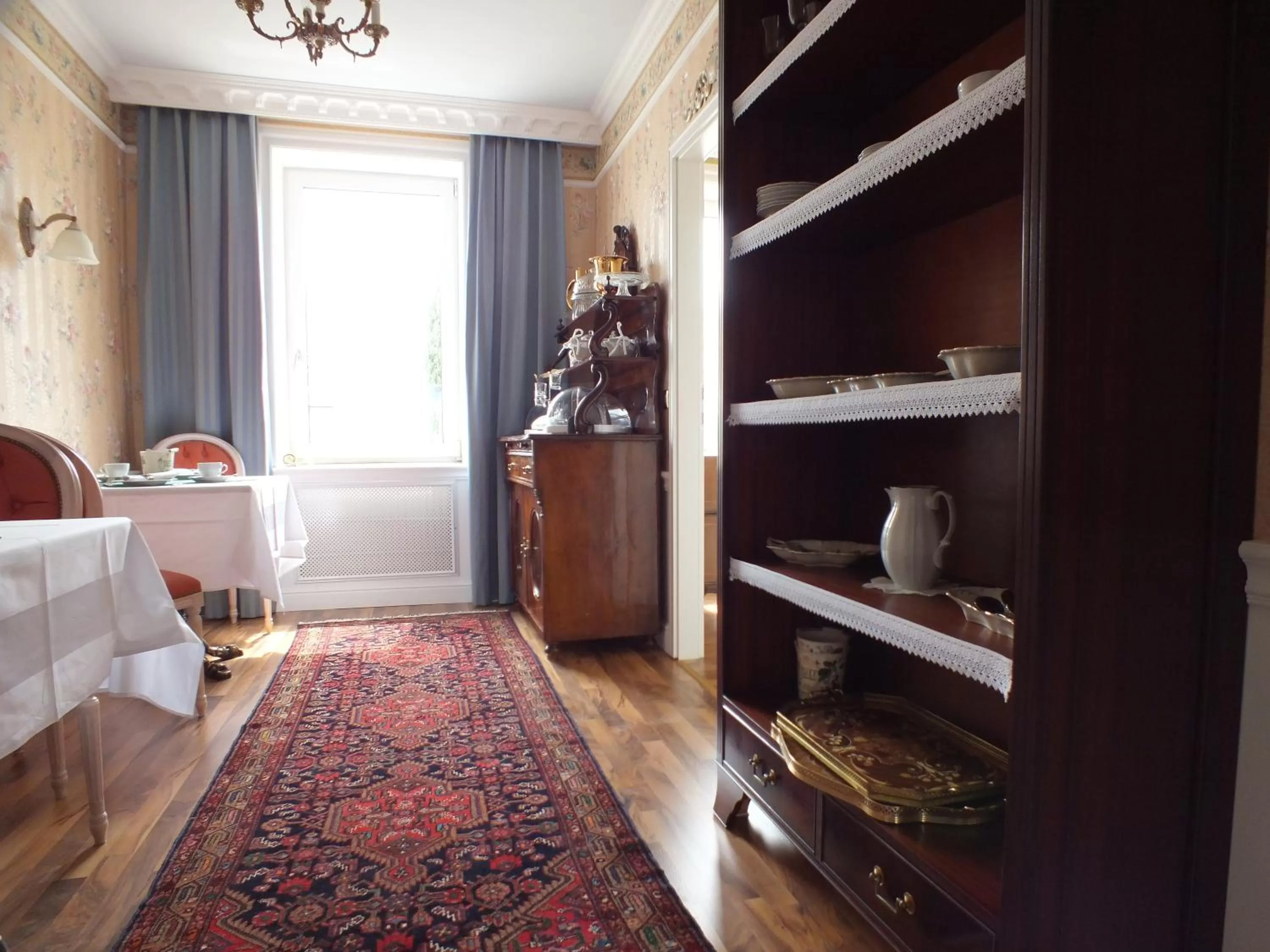 Restaurant/places to eat, Bed in Villa-Angelina