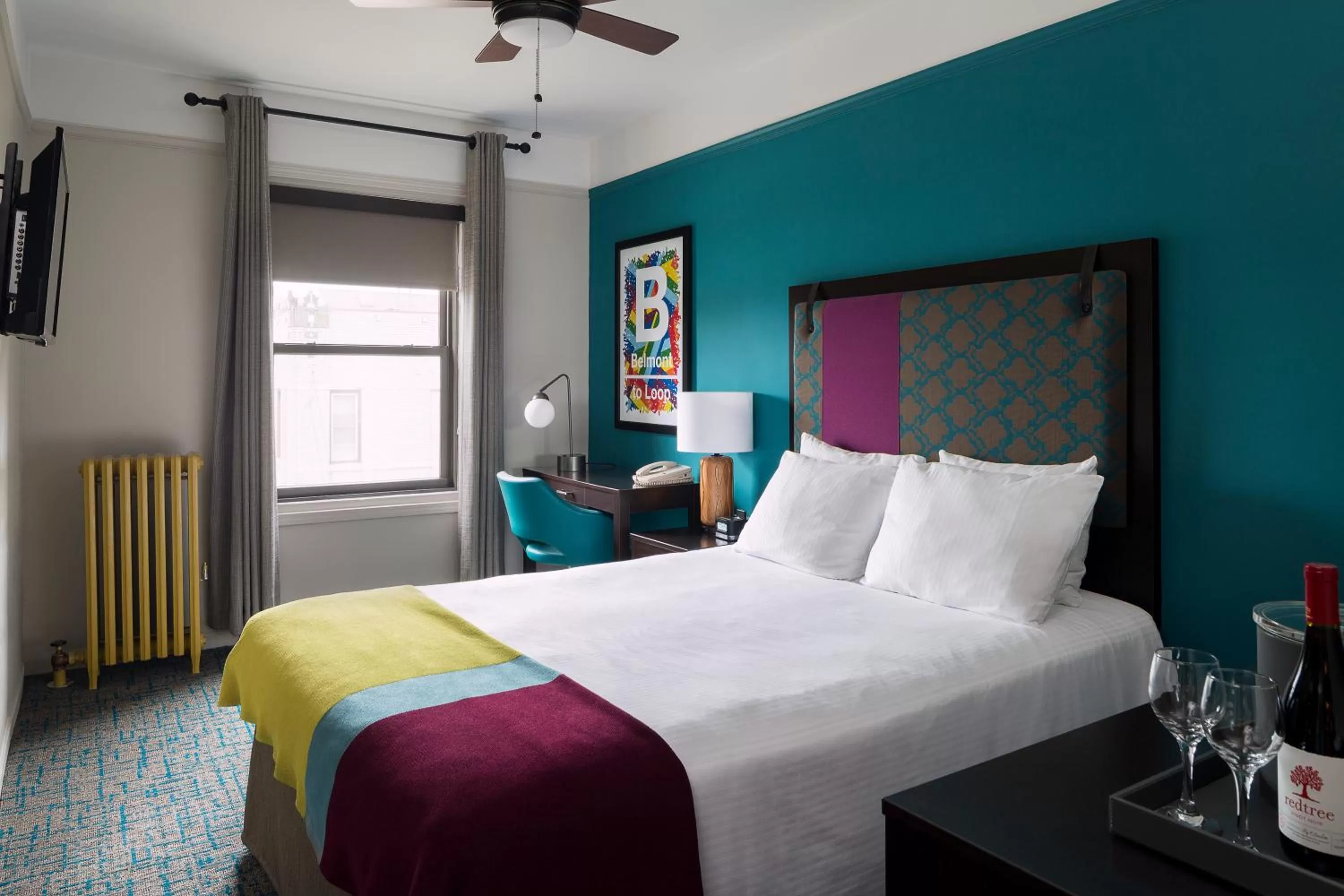 Photo of the whole room, Bed in City Suites Hotel