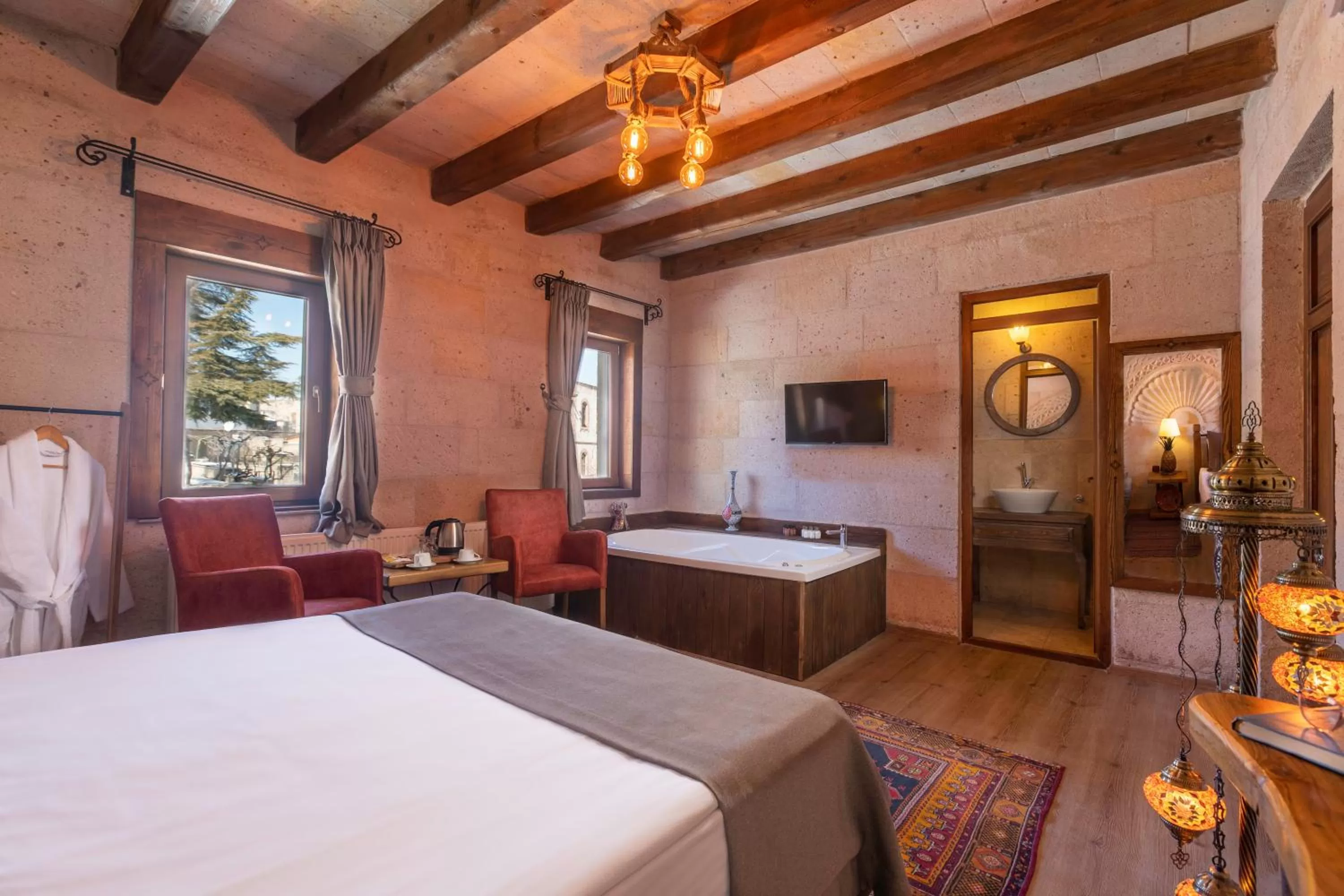 Photo of the whole room, Bed in Maron Stone House