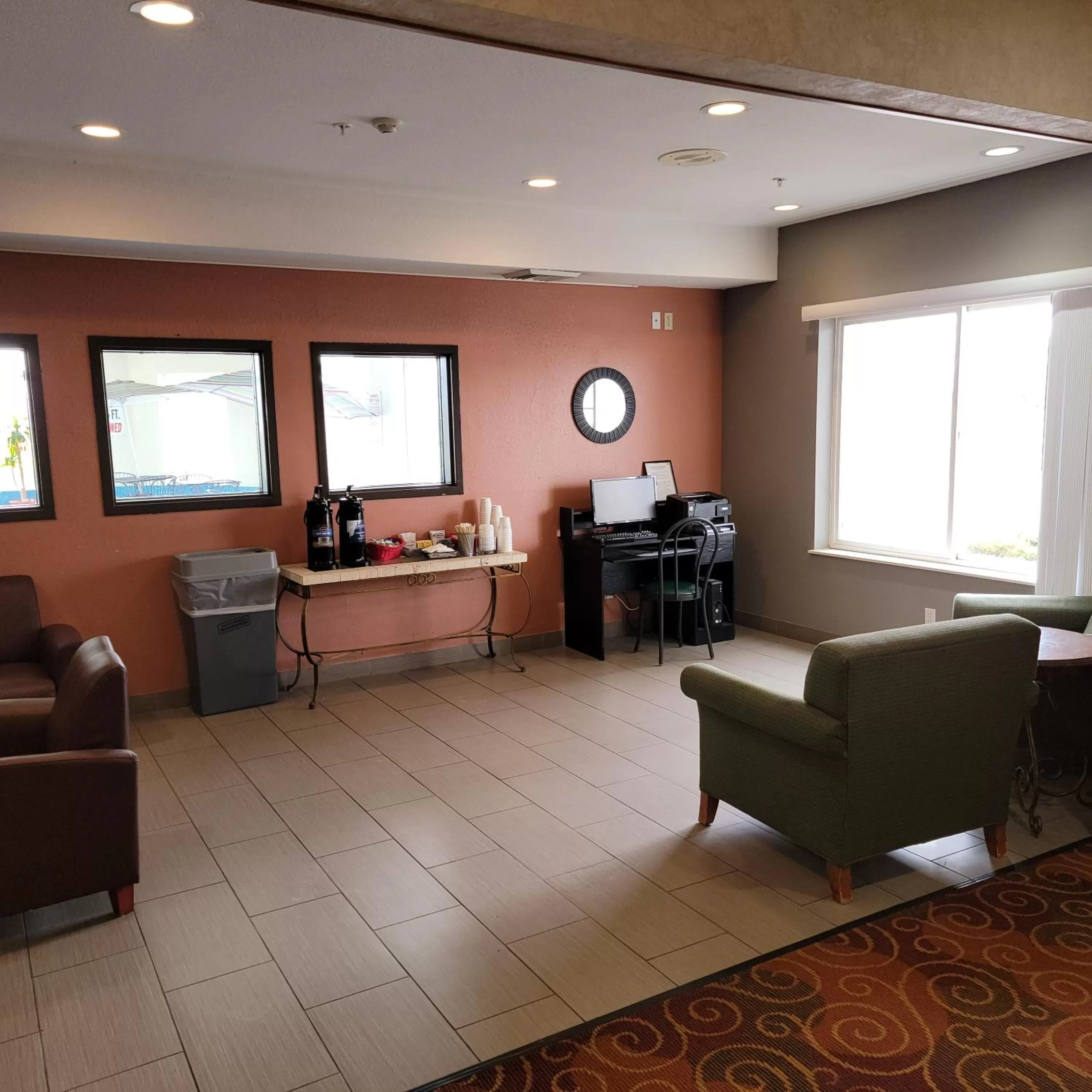 Lobby or reception in Super 8 by Wyndham Heyburn