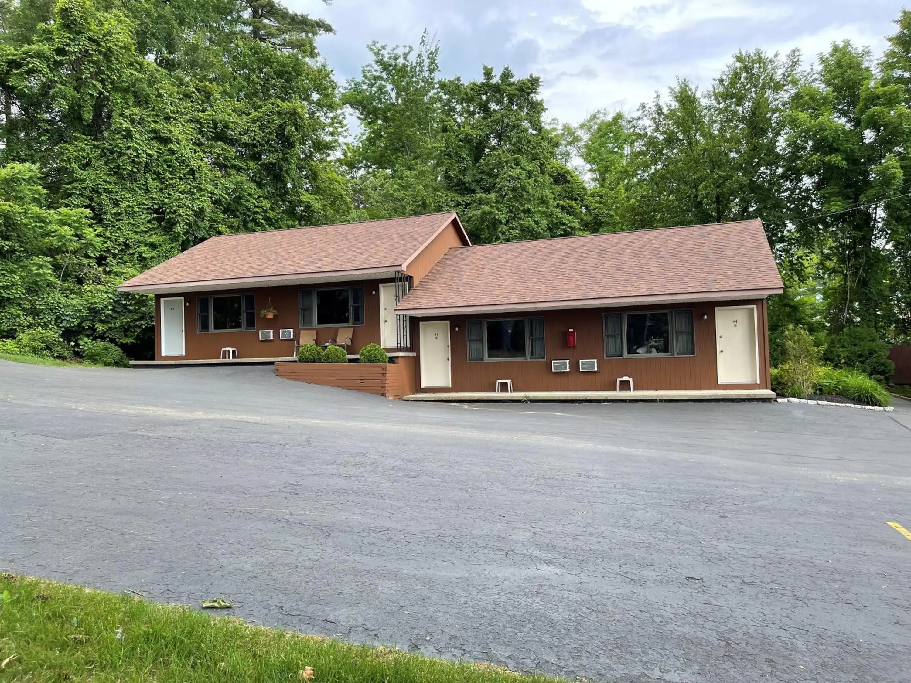 Property Building in Mohican Resort Motel, Conveniently located to all Adirondack attractions