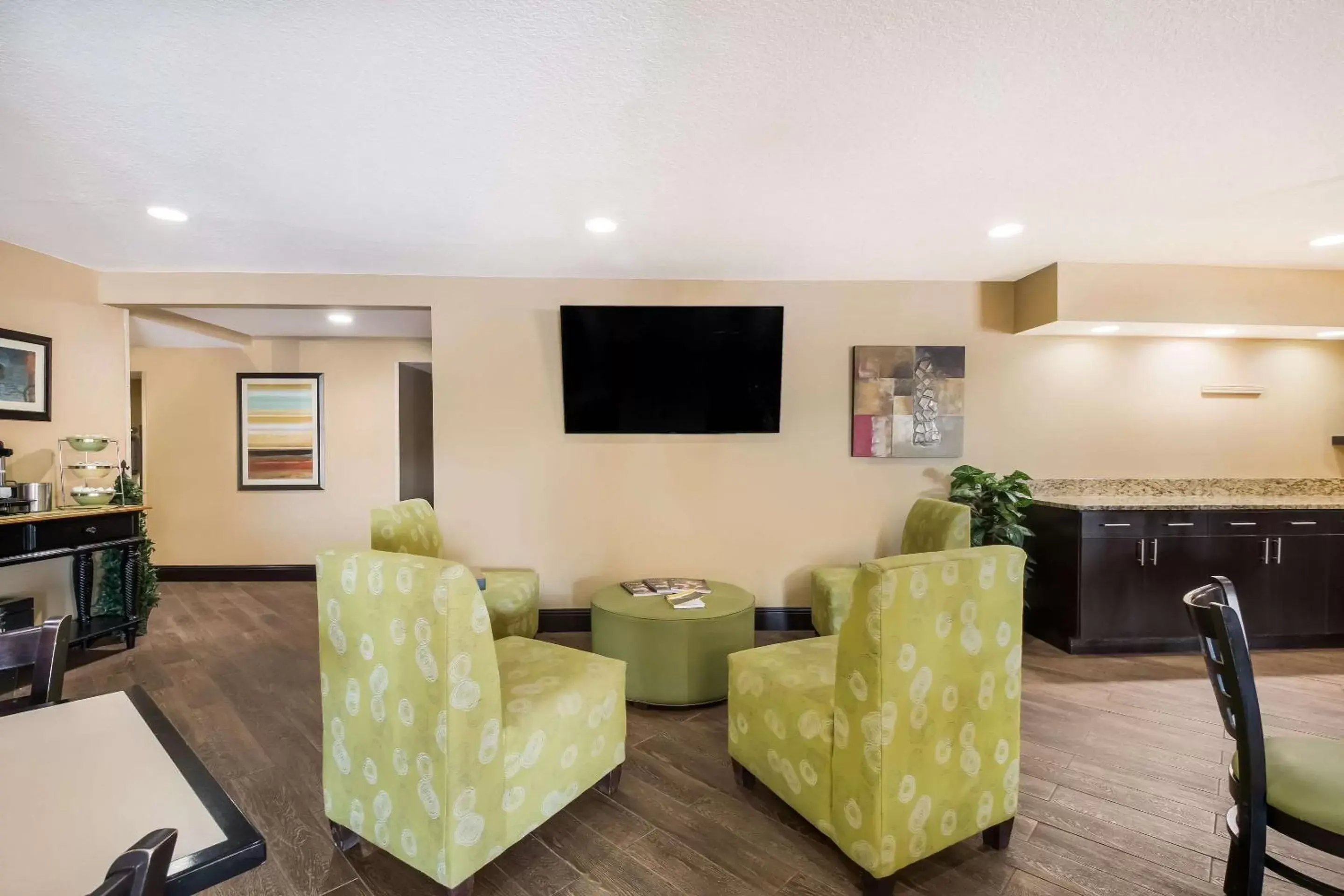Lobby or reception, Seating Area in MainStay Suites Chattanooga Hamilton Place