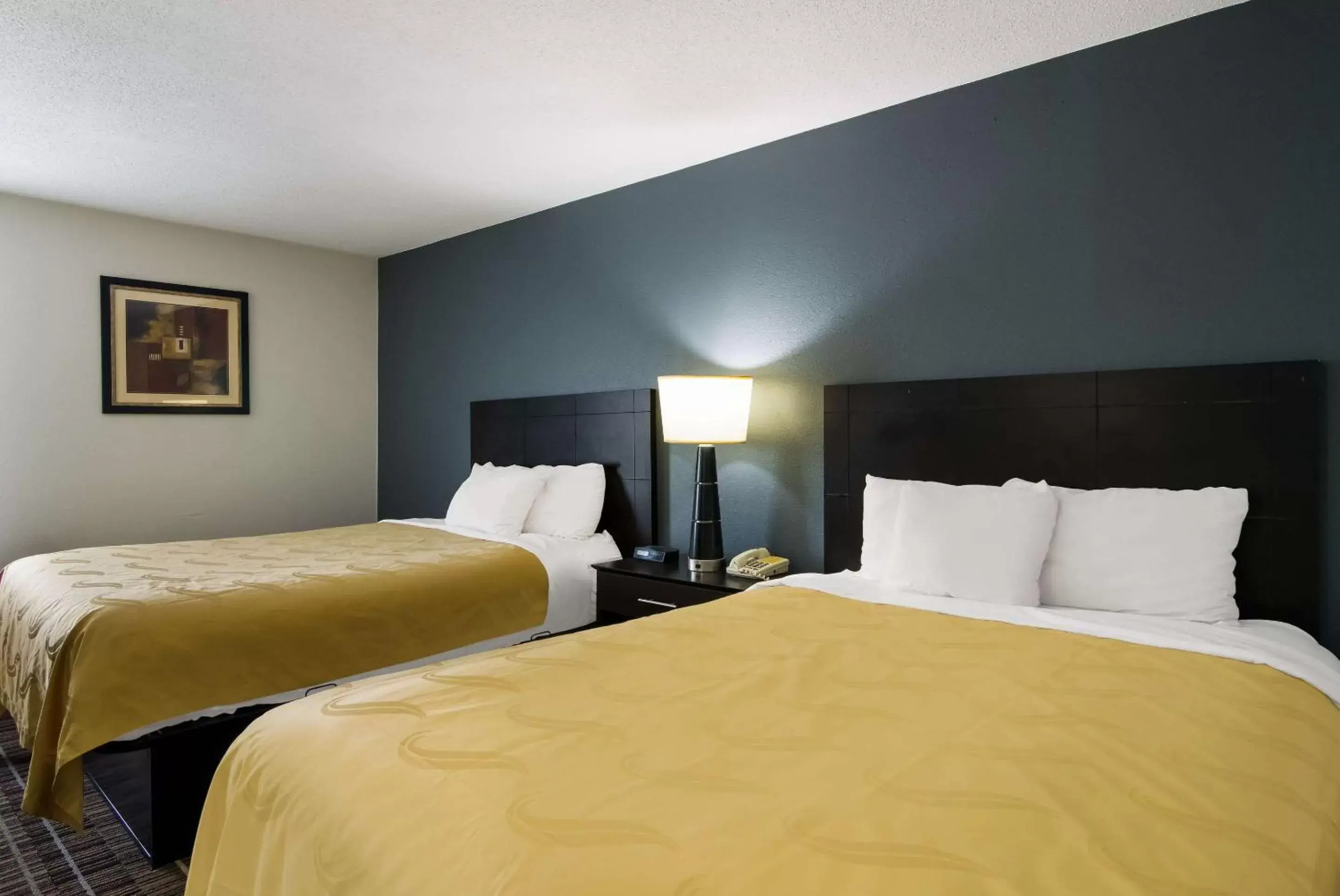 Bedroom, Bed in Quality Inn Aurora - Naperville Area