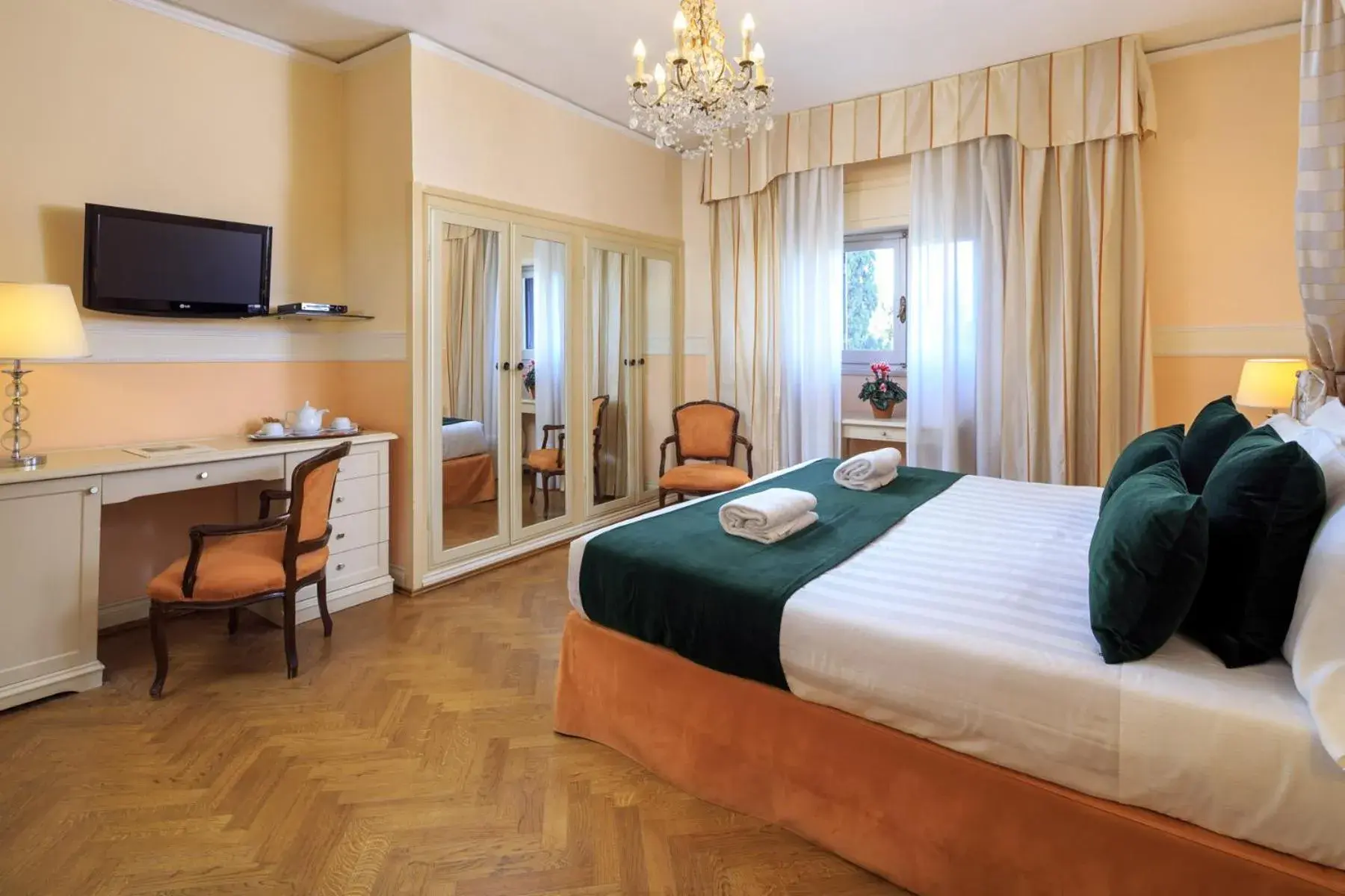 Bedroom, Bed in Hotel Villa Carlotta