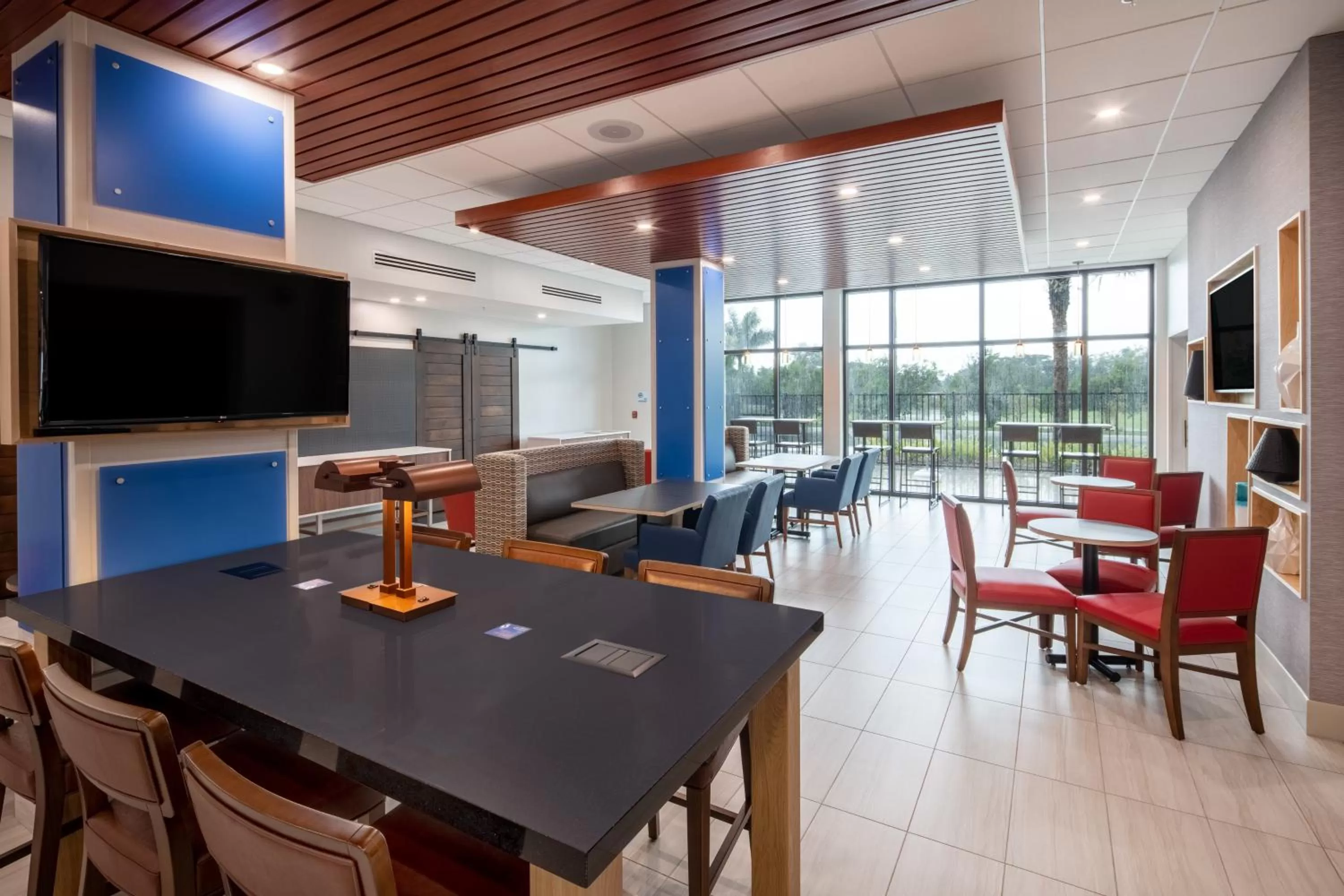 Breakfast in Holiday Inn Express & Suites Ft Myers Beach-Sanibel Gateway by IHG