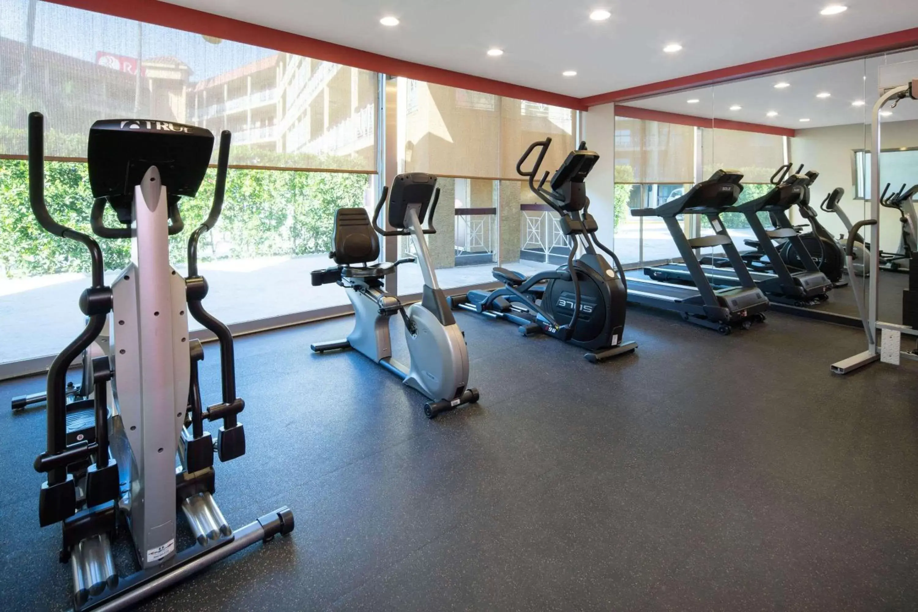 Fitness centre/facilities, Fitness Center/Facilities in Ramada by Wyndham Burbank Airport