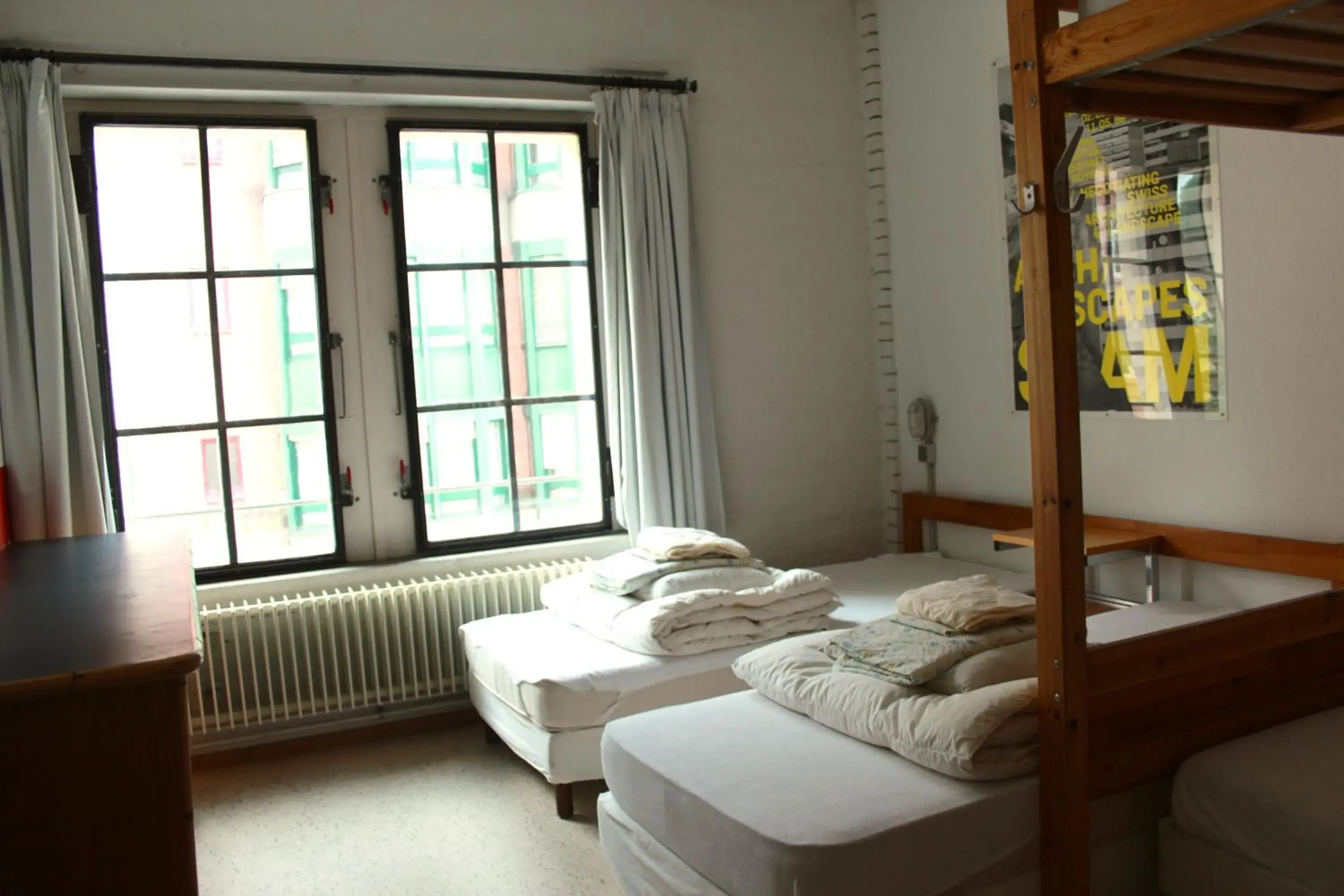 Photo of the whole room, Bunk Bed in Basel BackPack