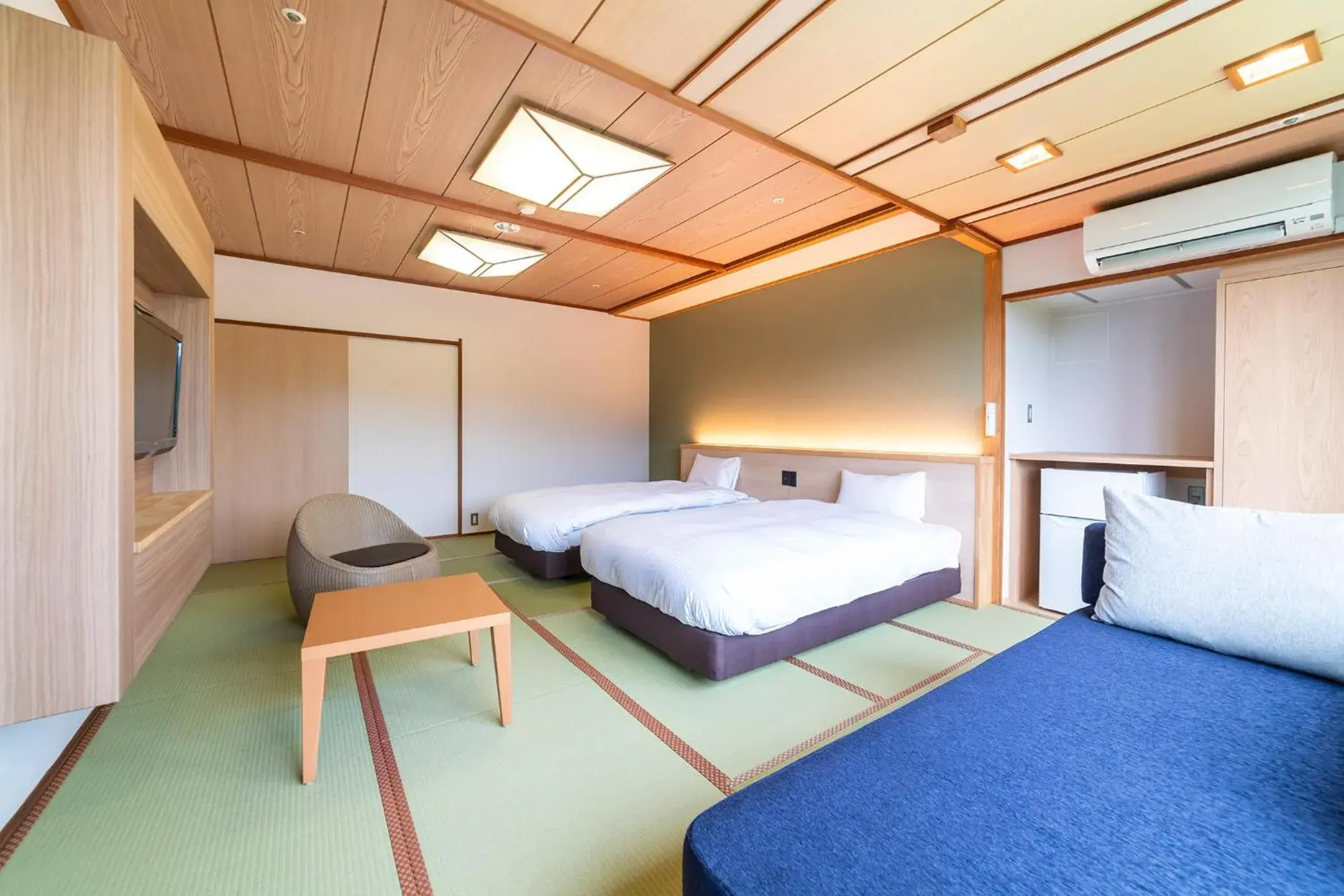 Photo of the whole room, Bunk Bed in Ooedo Onsen Monogatari Kinosaki