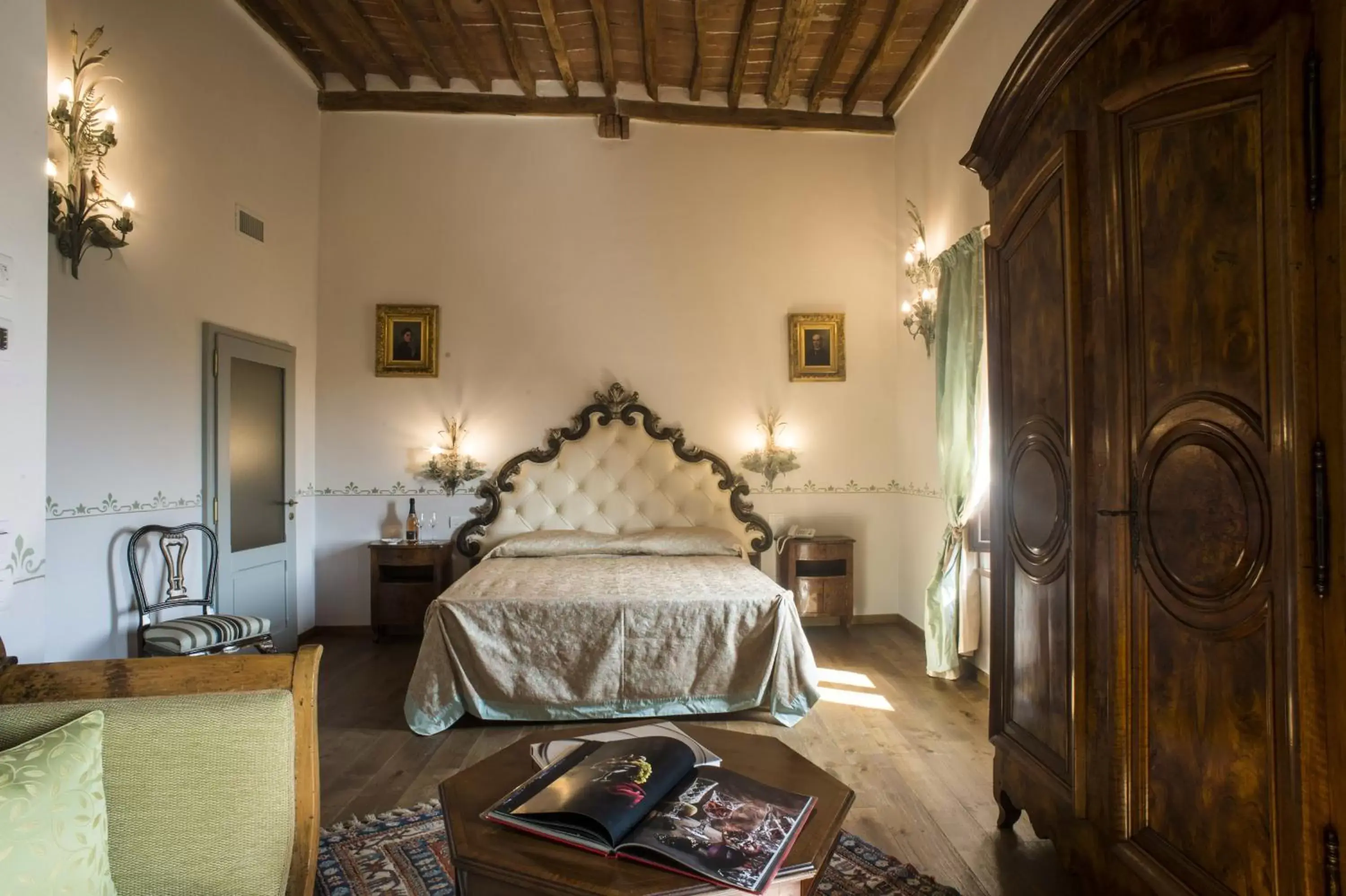 Photo of the whole room, Bed in Palazzo Pacini