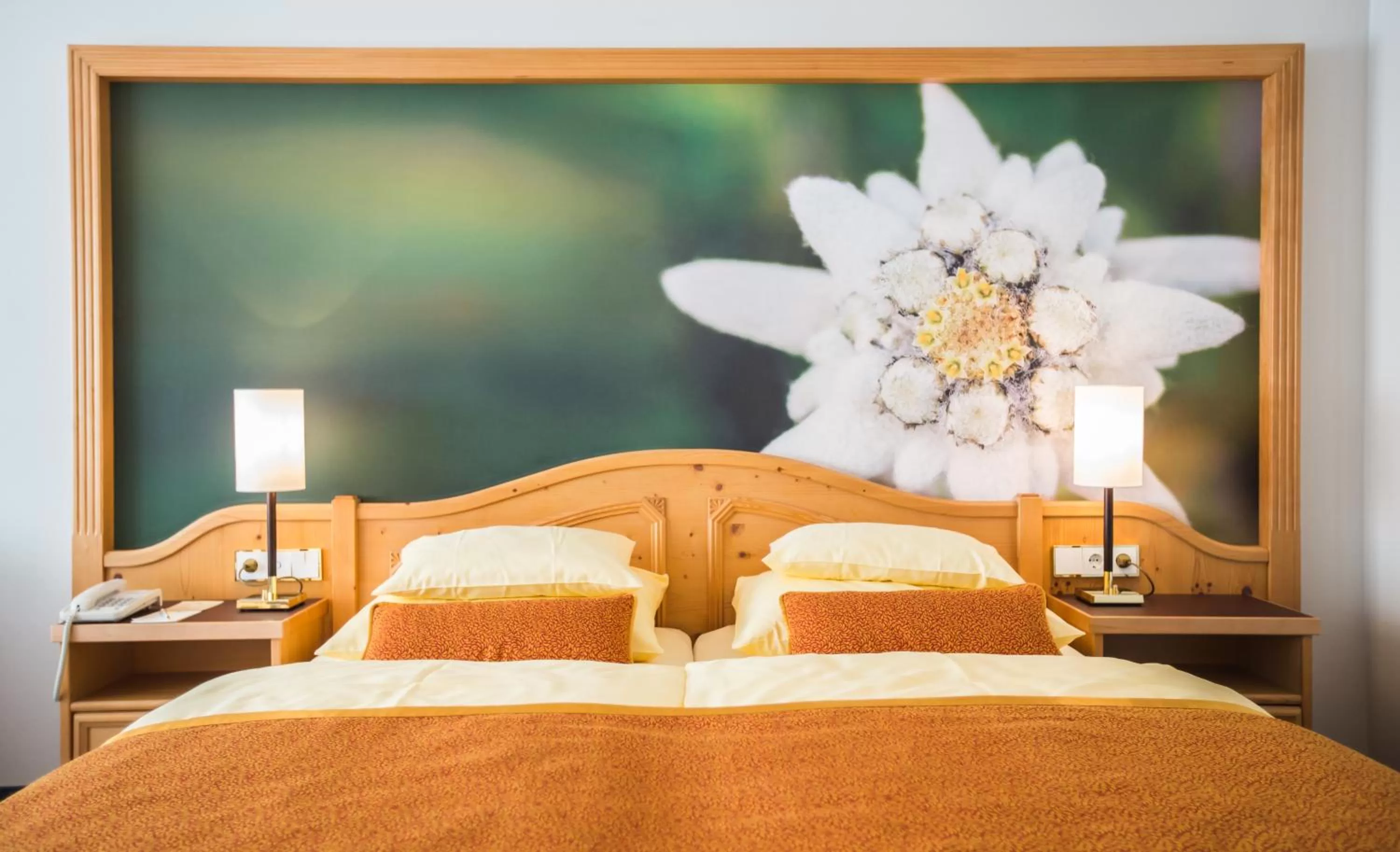 Bed in EUROPÄISCHER HOF Bad Gastein