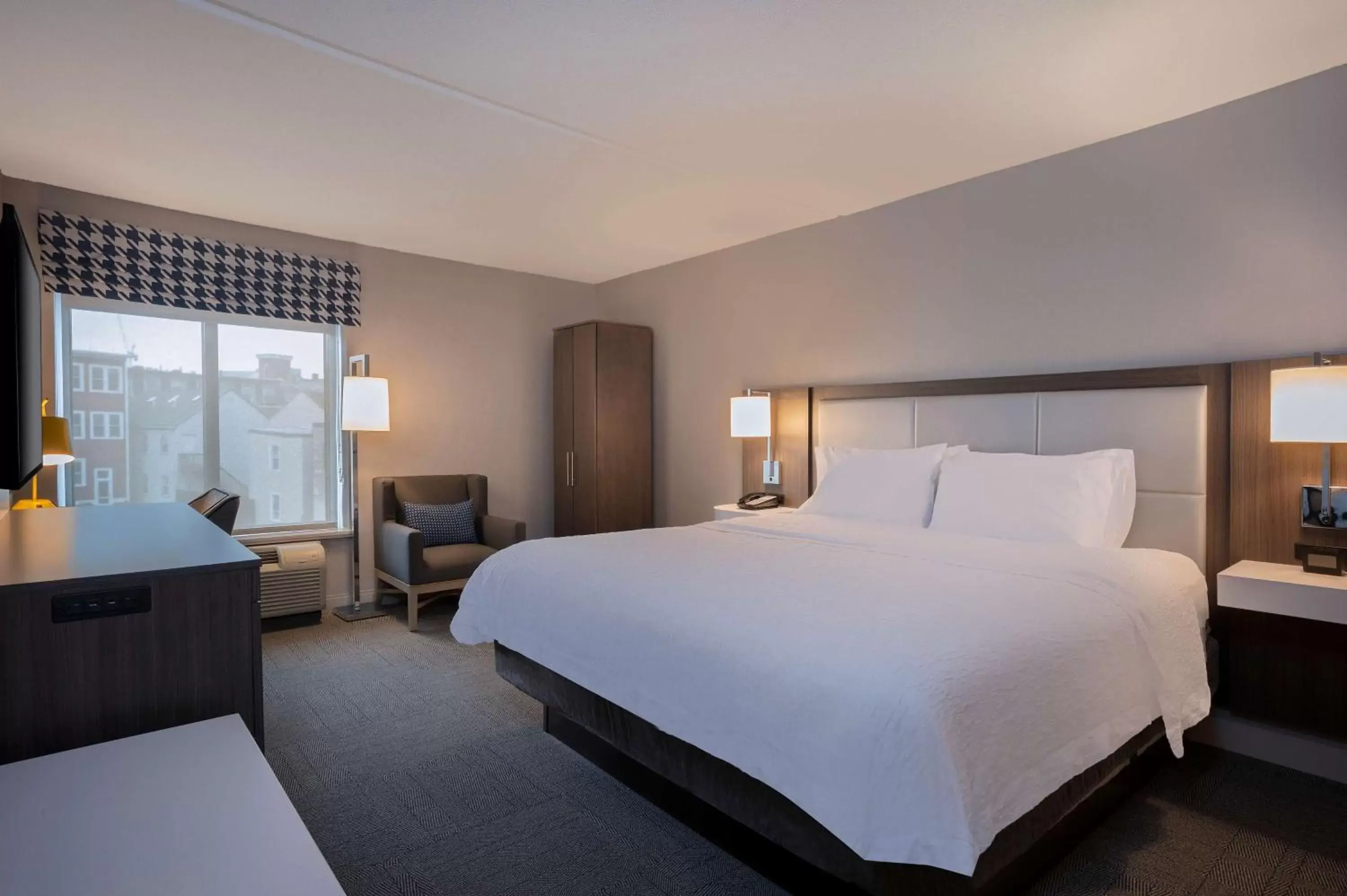 Bed in Hampton Inn by Hilton Boston/Cambridge