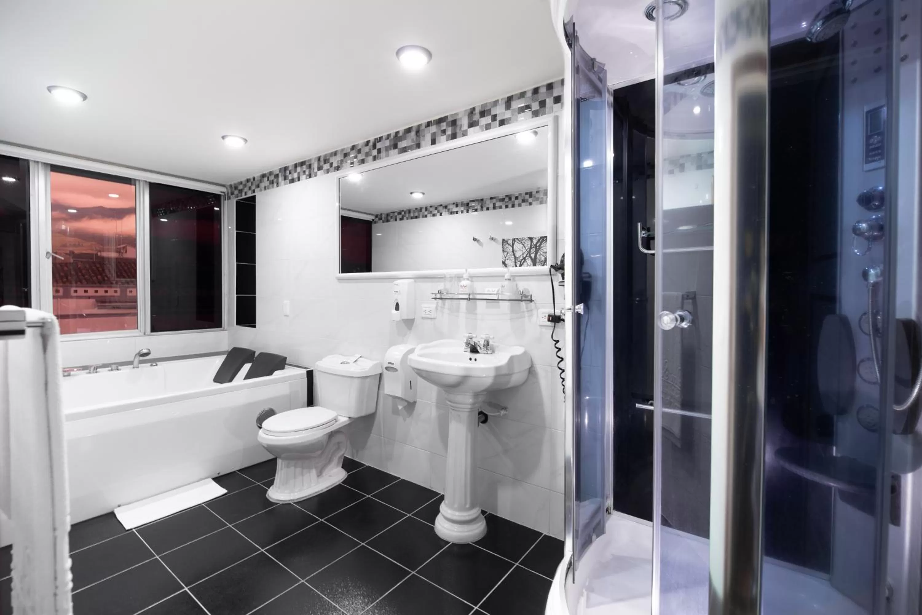 Shower in Hotel Don Saul