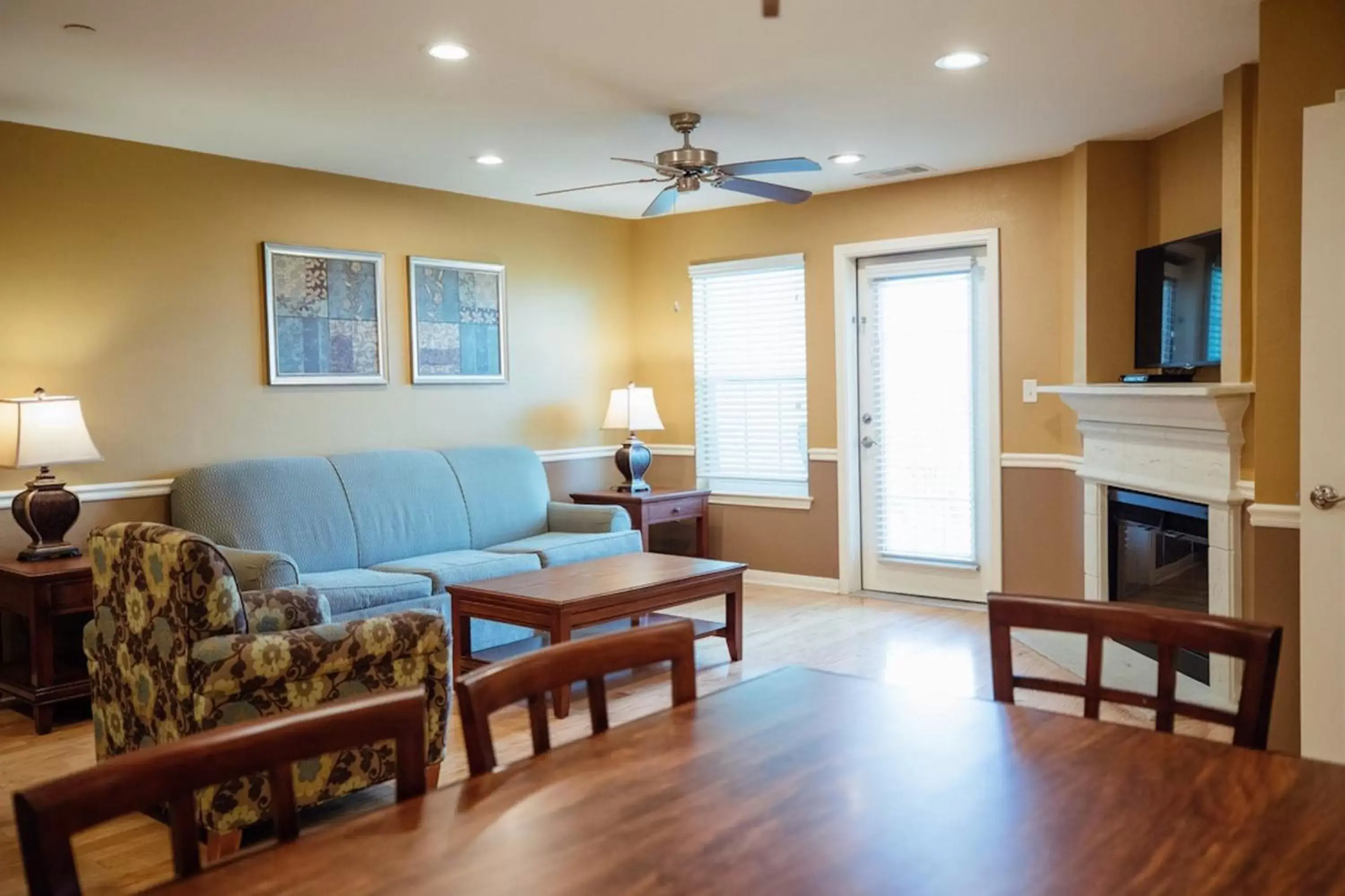 Photo of the whole room, Seating Area in Holiday Inn Club Vacations Galveston Seaside Resort, an IHG Hotel