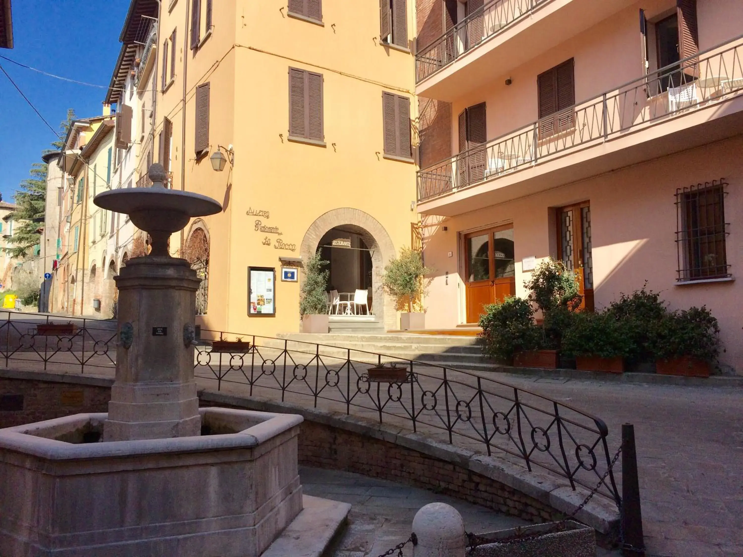Facade/entrance, Property Building in Albergo La Rocca