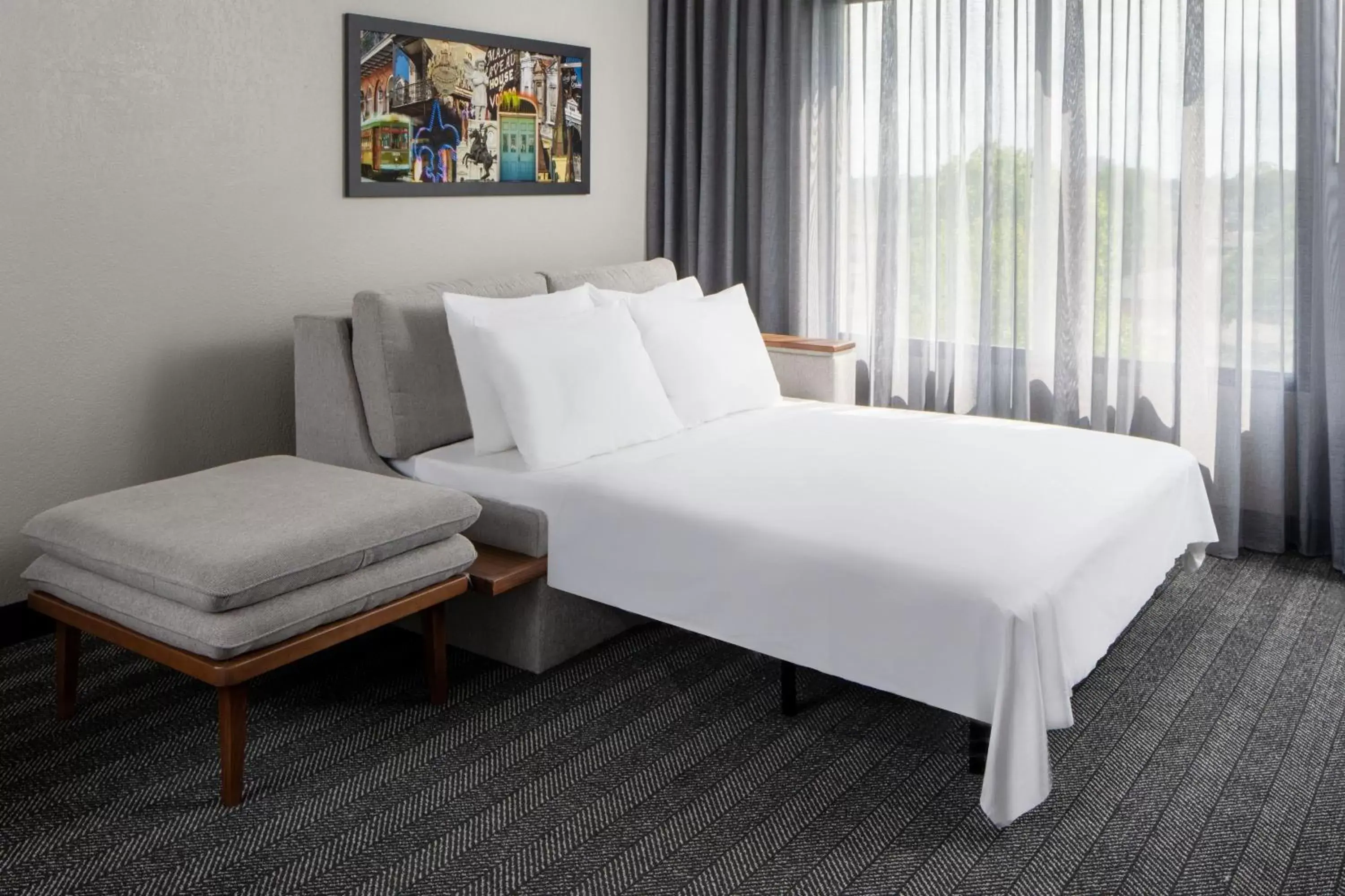 Photo of the whole room, Bed in Courtyard by Marriott New Orleans Metairie