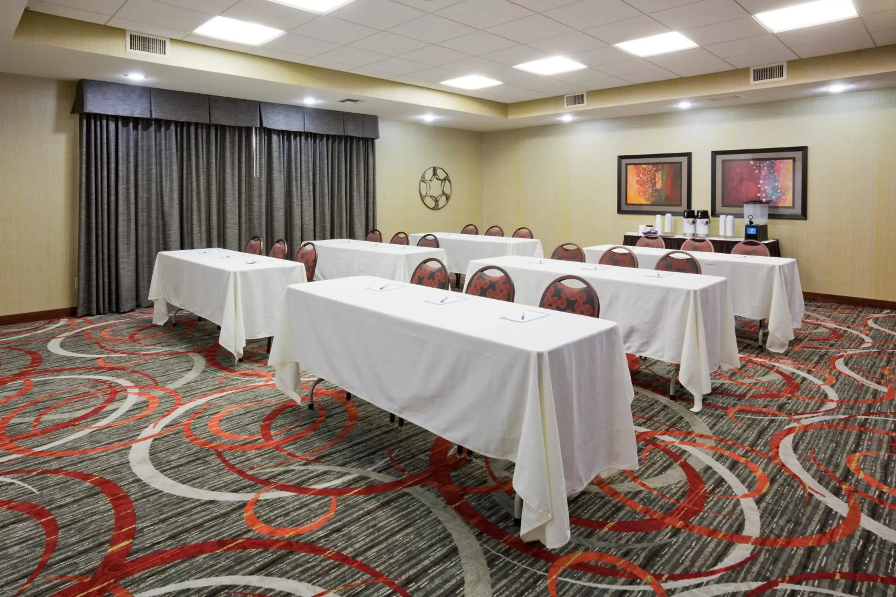 Meeting/conference room in Holiday Inn Express & Suites Bloomington West, an IHG Hotel