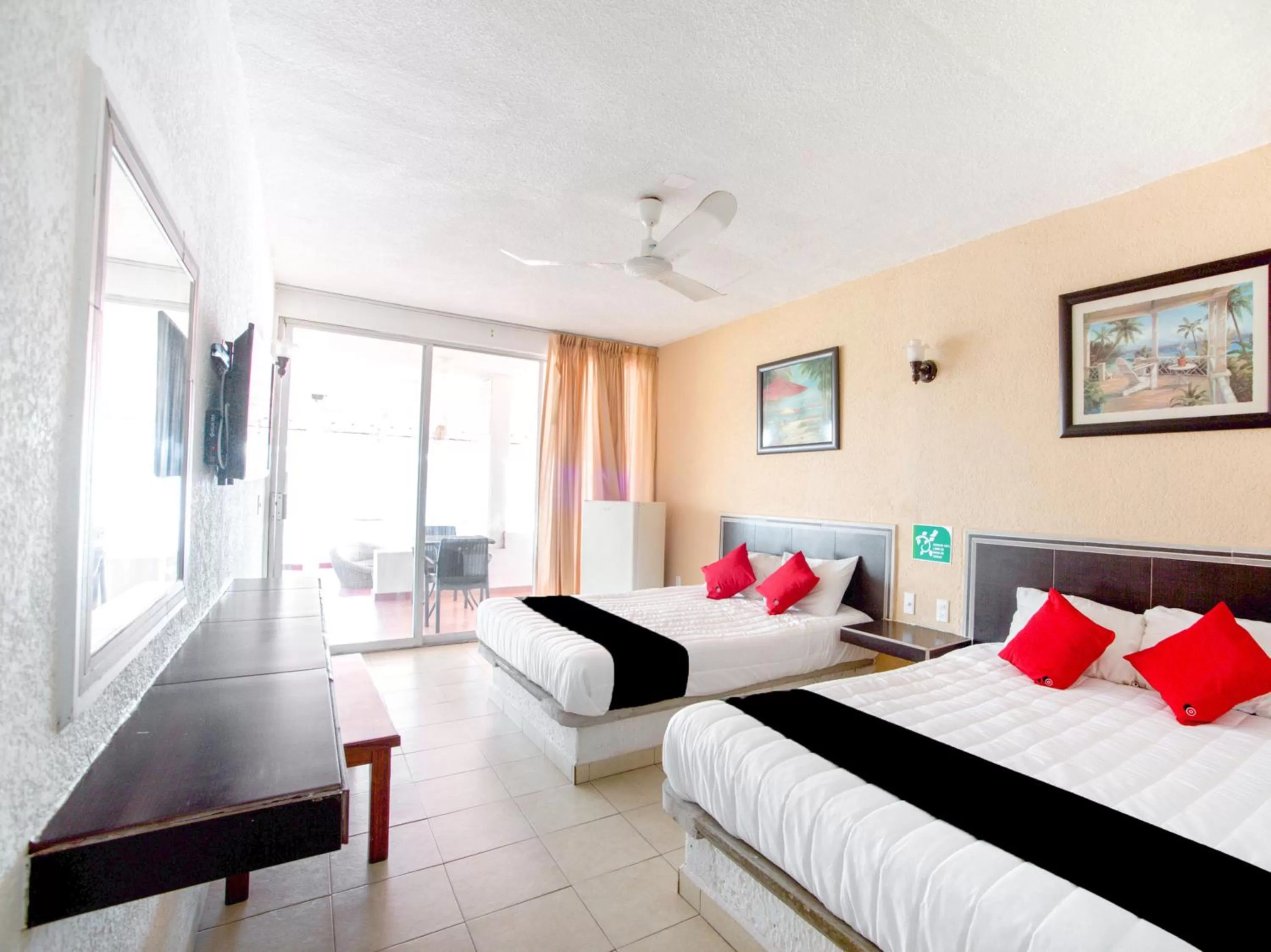 Photo of the whole room in Hotel Del Pescador