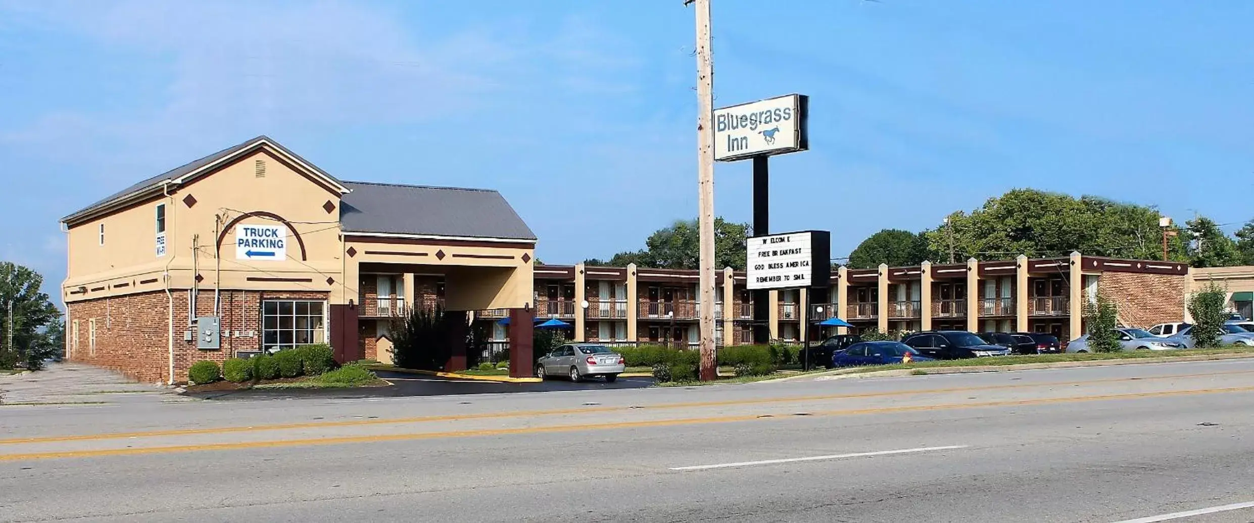 Facade/entrance, Property Building in Bluegrass Inn