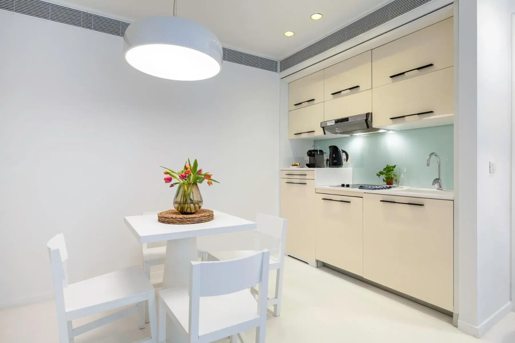 Kitchen or kitchenette, Kitchen/Kitchenette in B-aparthotels Regent