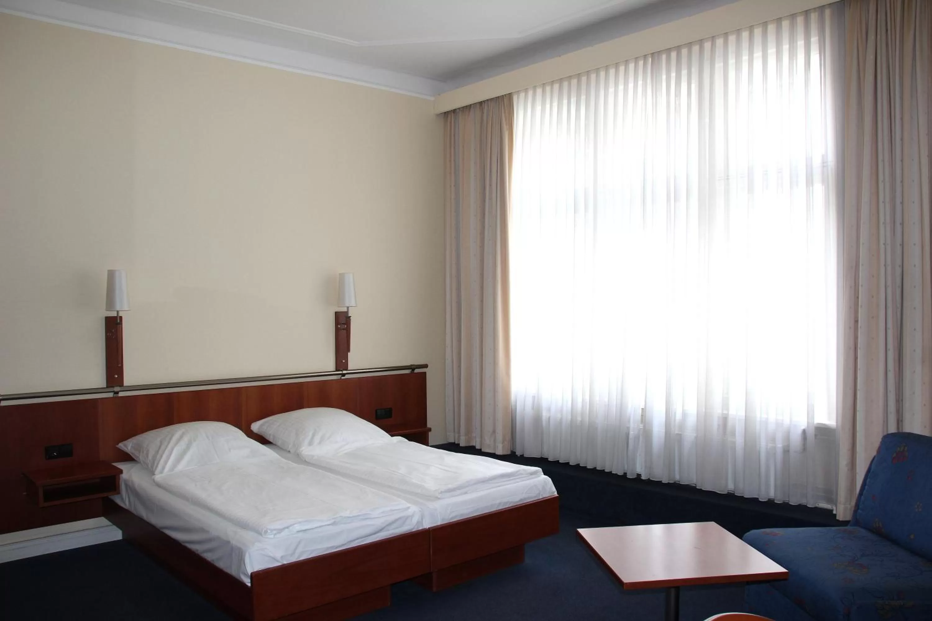 Bedroom, Bed in Kurfürst am Kurfürstendamm