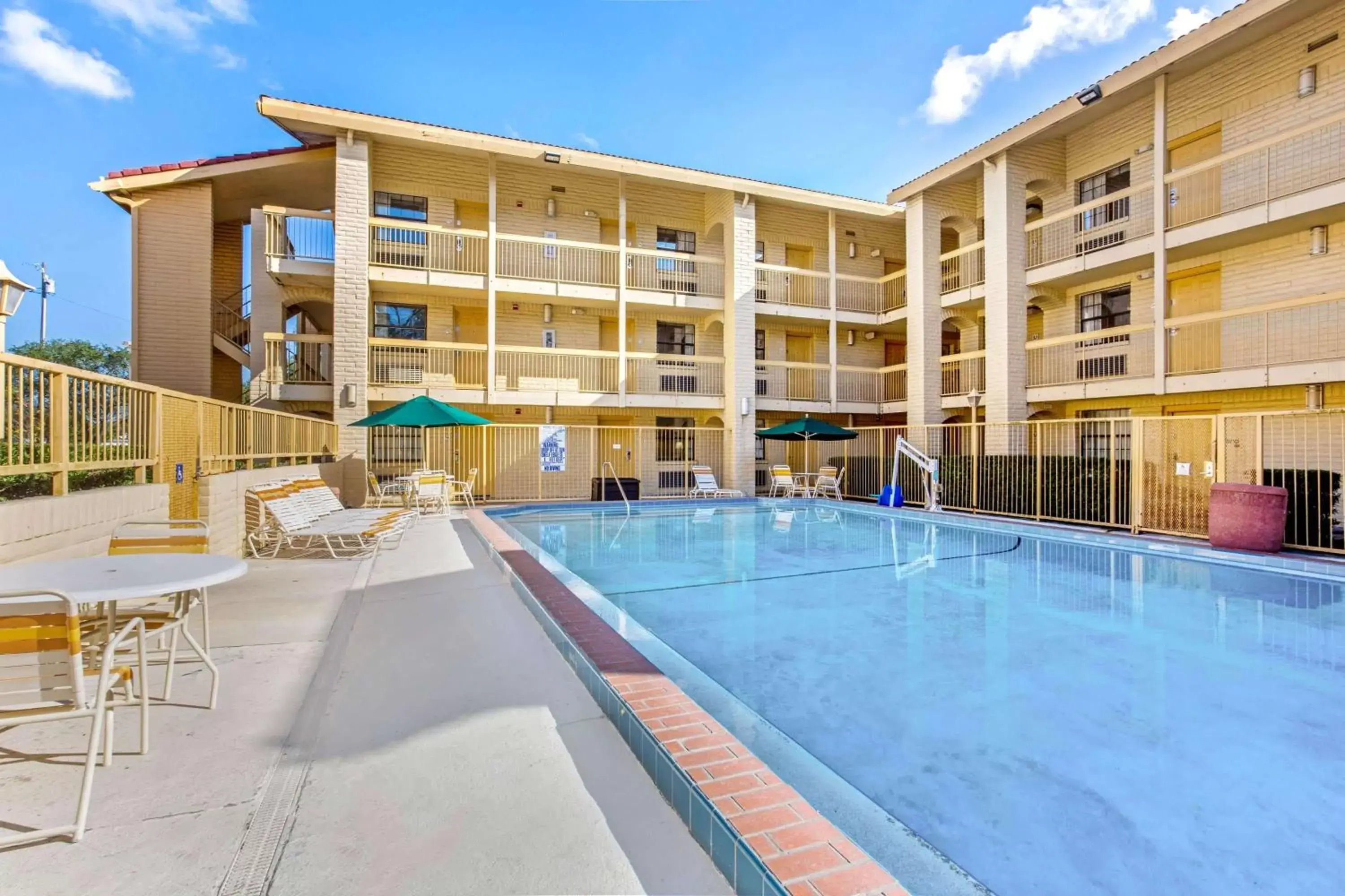 On site, Swimming Pool in La Quinta Inn by Wyndham Tampa Bay Pinellas Park Clearwater