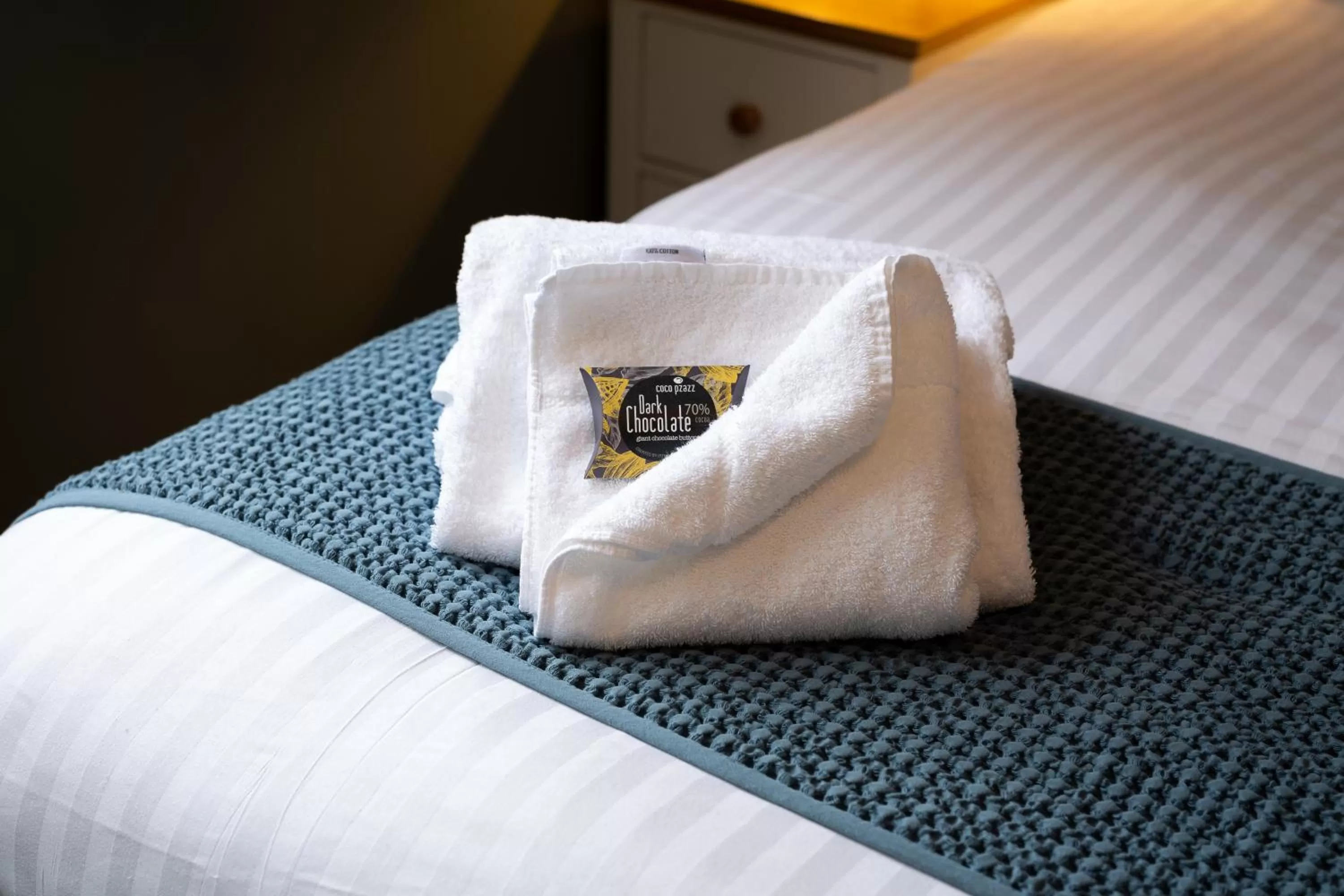 Bedroom, Bed in The Poacher Inn