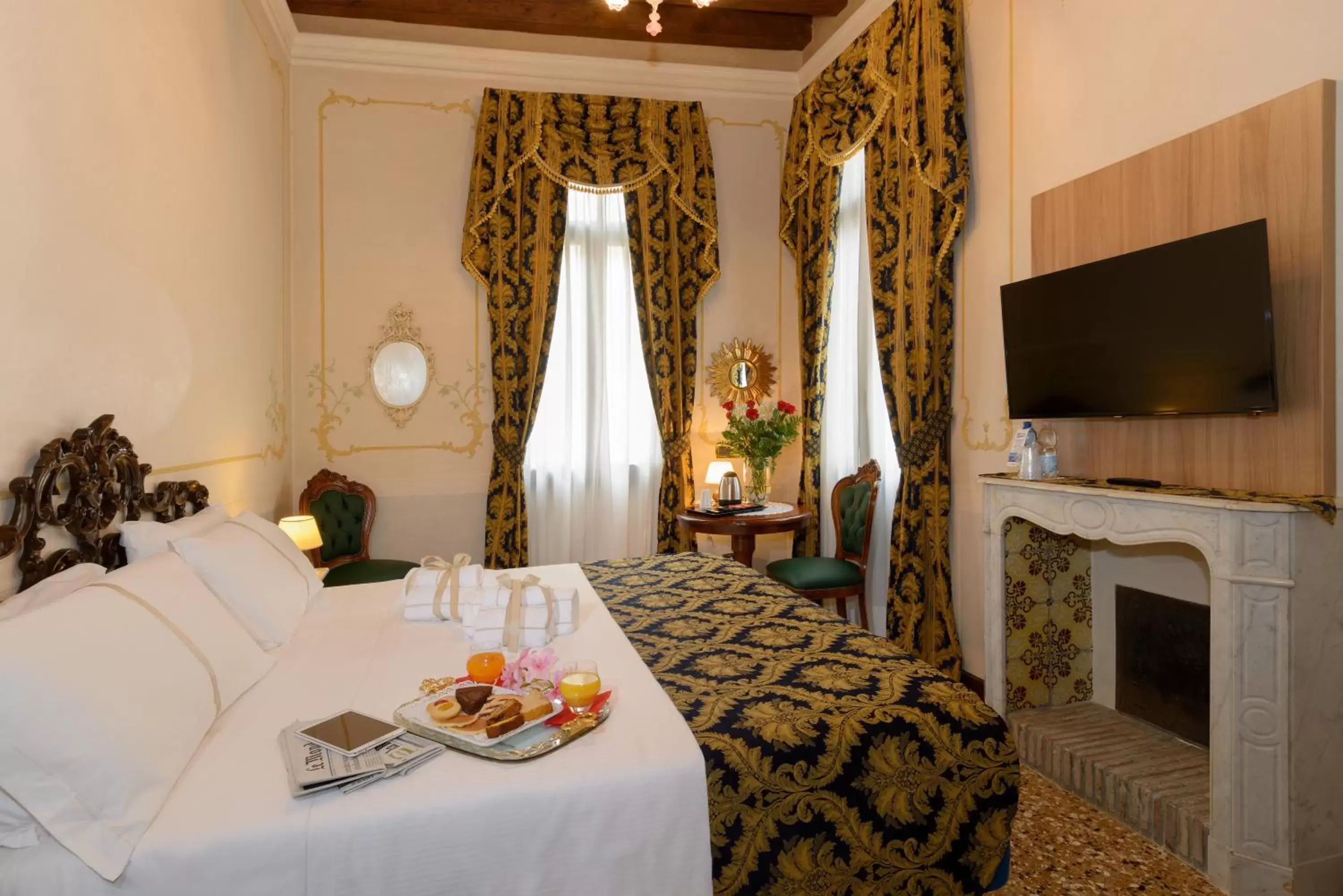 Day, Bed in UNAHOTELS Ala Venezia-Adults 16