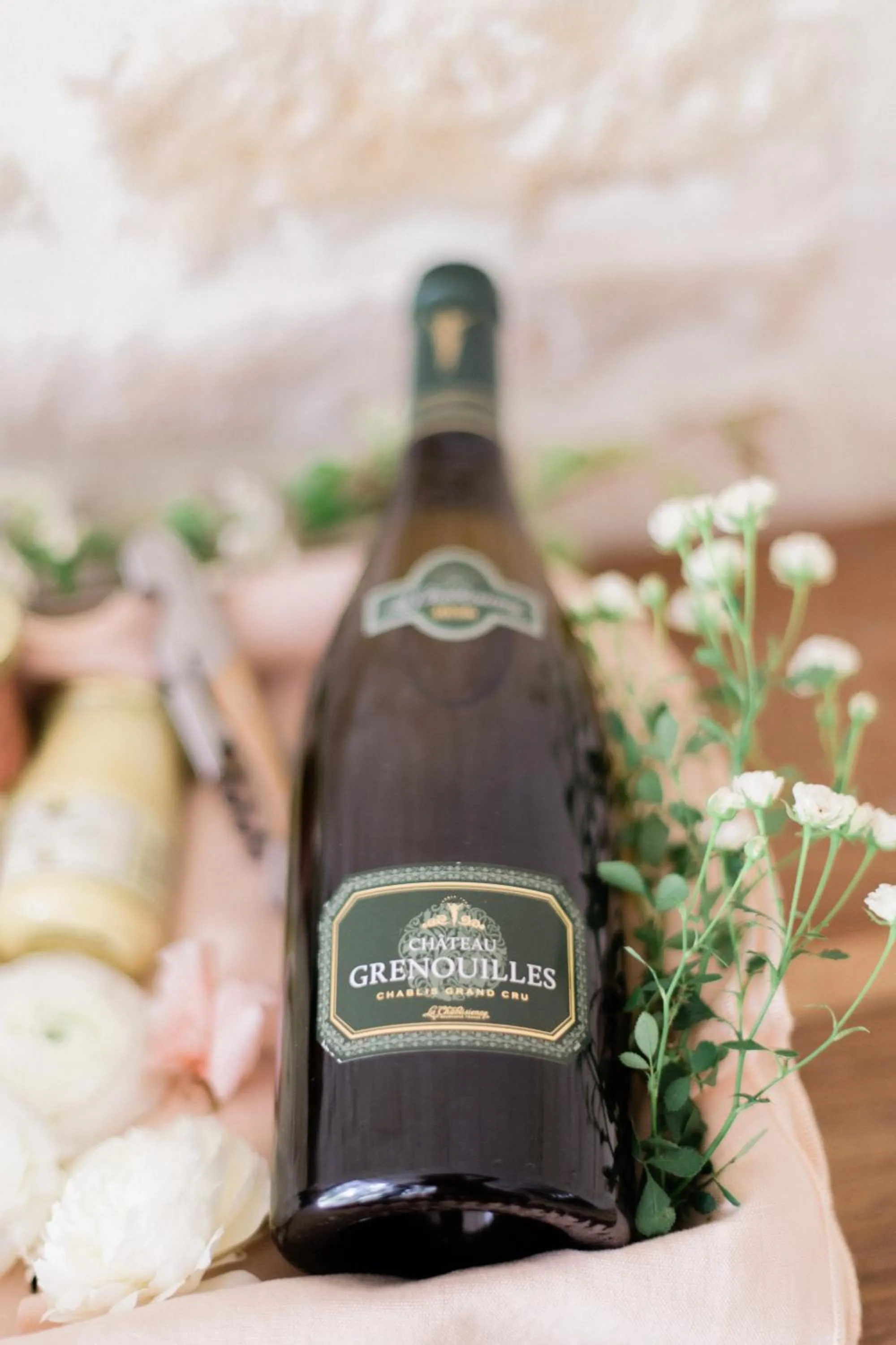 Alcoholic drinks in Logis Hostellerie des Clos et restaurant Bistrot des grands crus et Maison de la tour Chablis