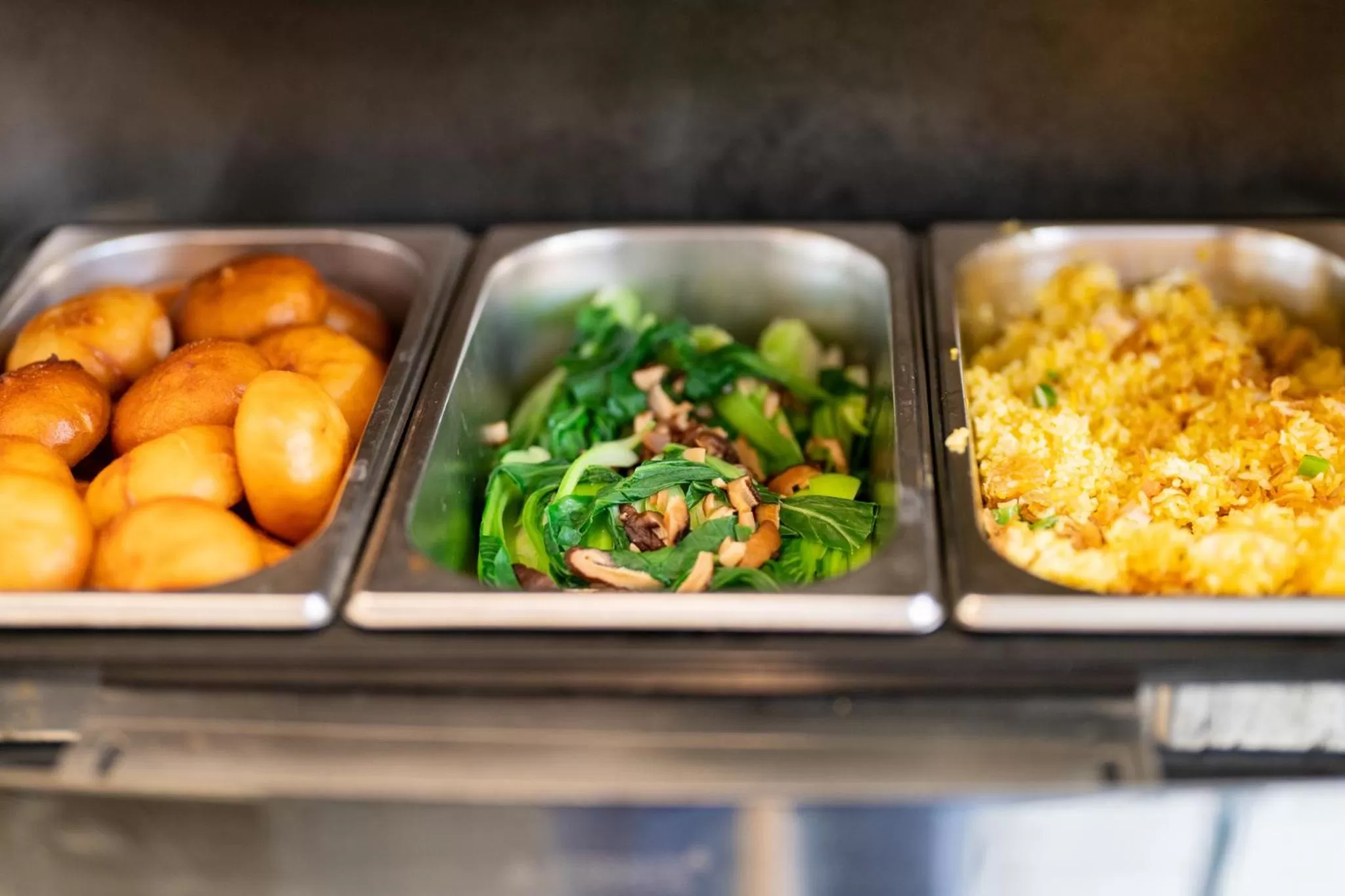 Restaurant/places to eat in Golden Legend Boutique Hotel